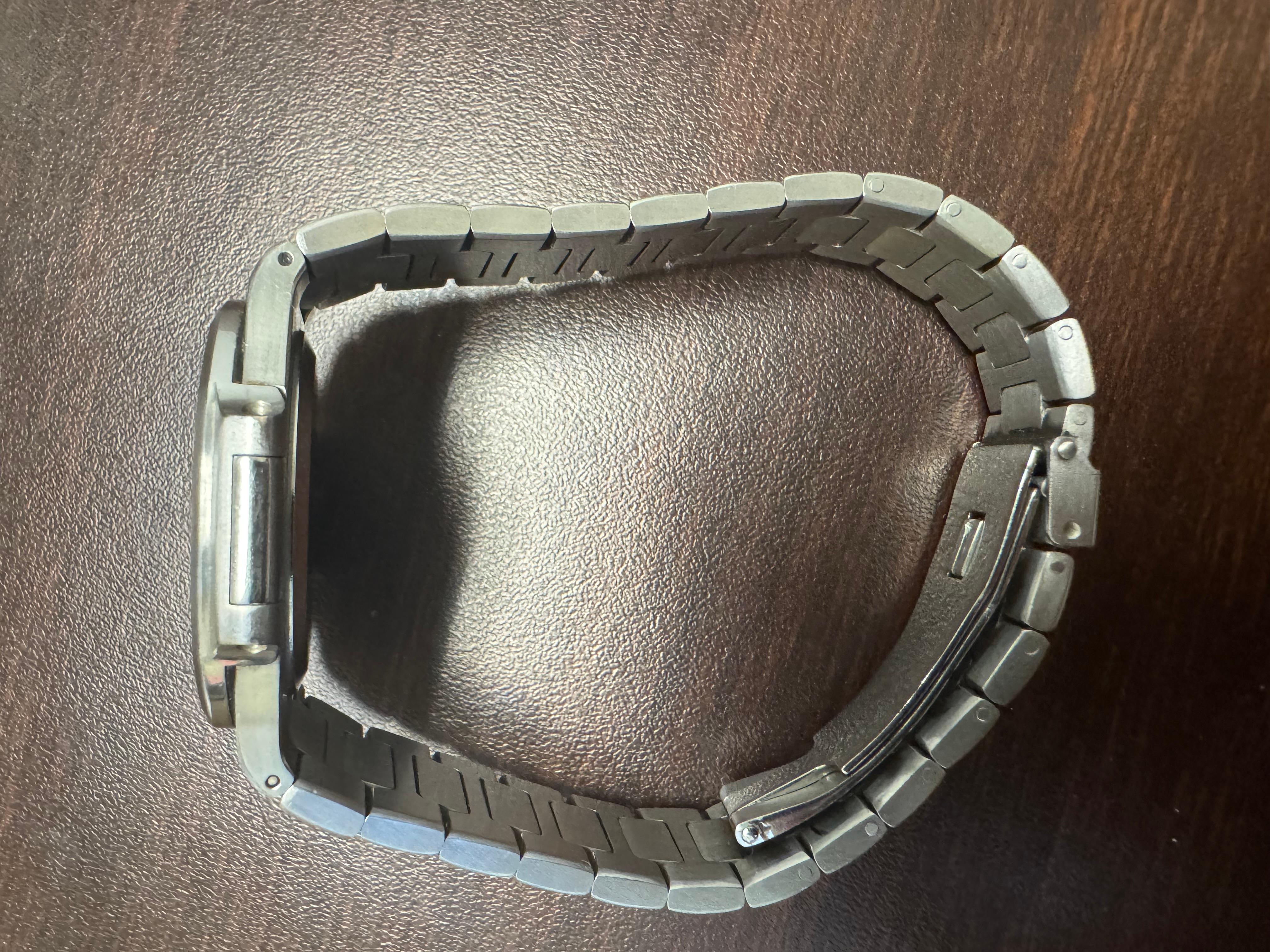 Patek Philippe Nautilus 3800/1A Blau Zifferblatt Edelstahl - 37,5 mm im Zustand „Hervorragend“ im Angebot in New York, NY