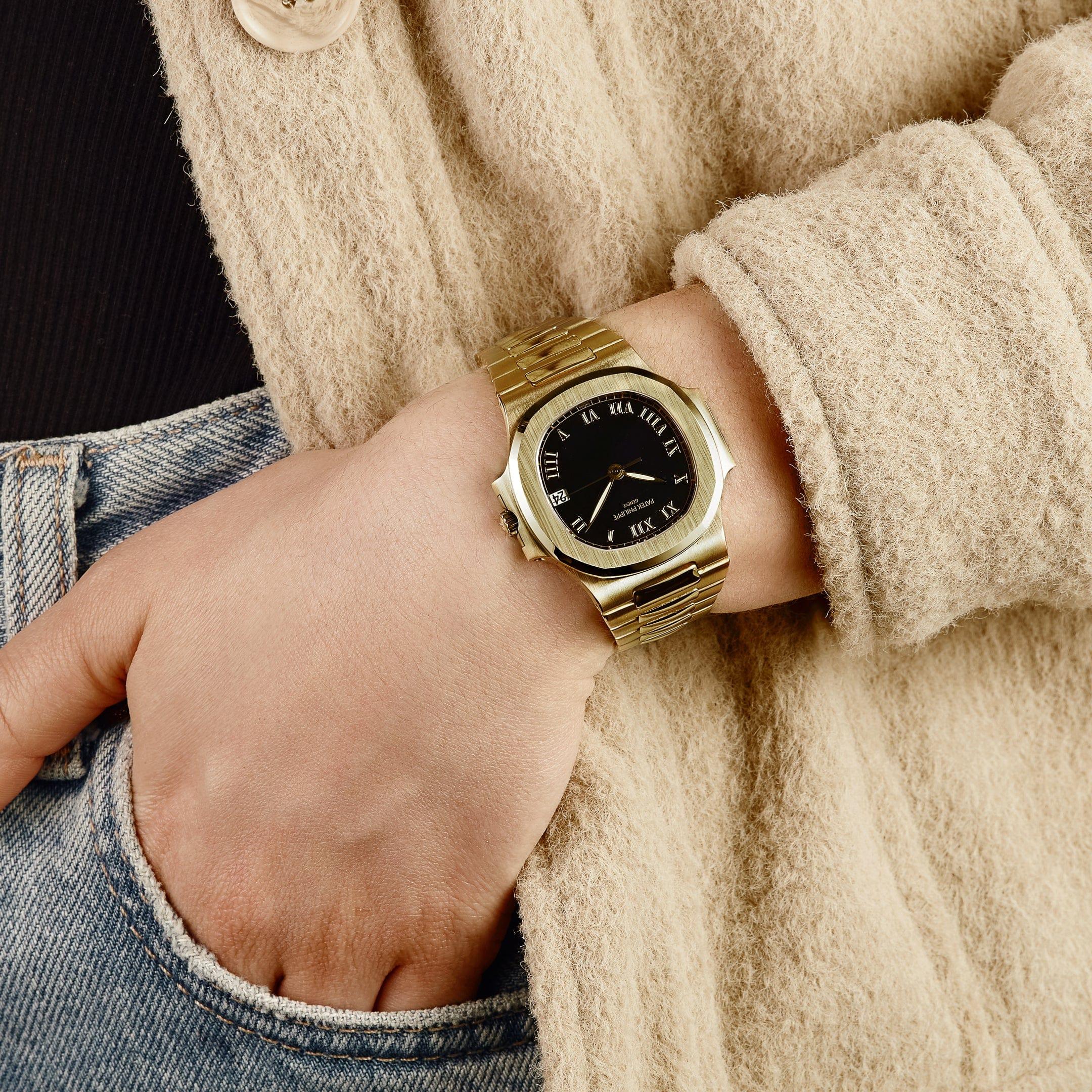 Patek Philippe Nautilus 3800/1J-017 Yellow Gold Black Dial (2003) In Excellent Condition For Sale In New York, NY
