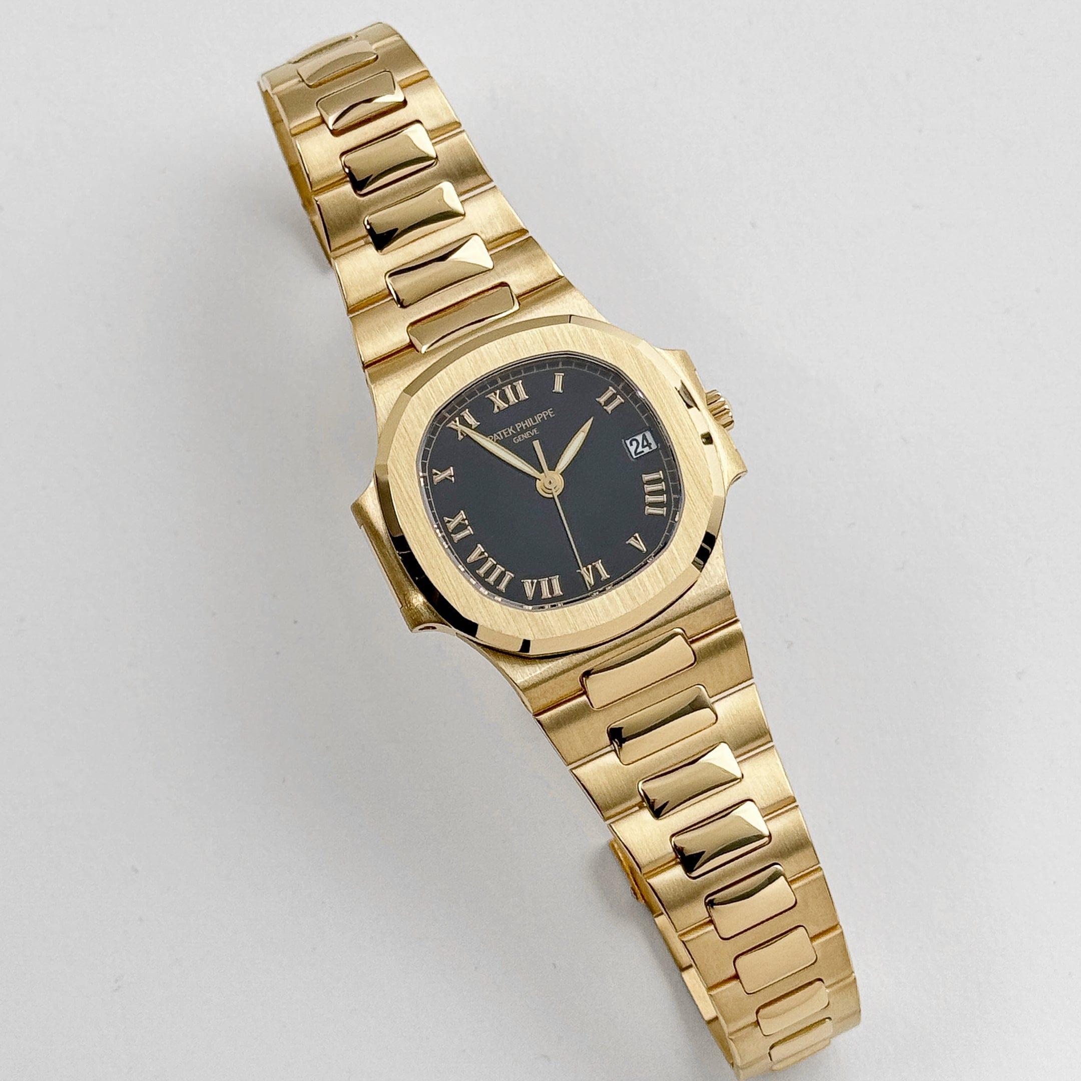 Women's or Men's Patek Philippe Nautilus 3800/1J-017 Yellow Gold Black Dial (2003) For Sale