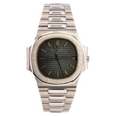 Patek Philippe Montre automatique Nautilus 3800 en acier inoxydable, taille 37