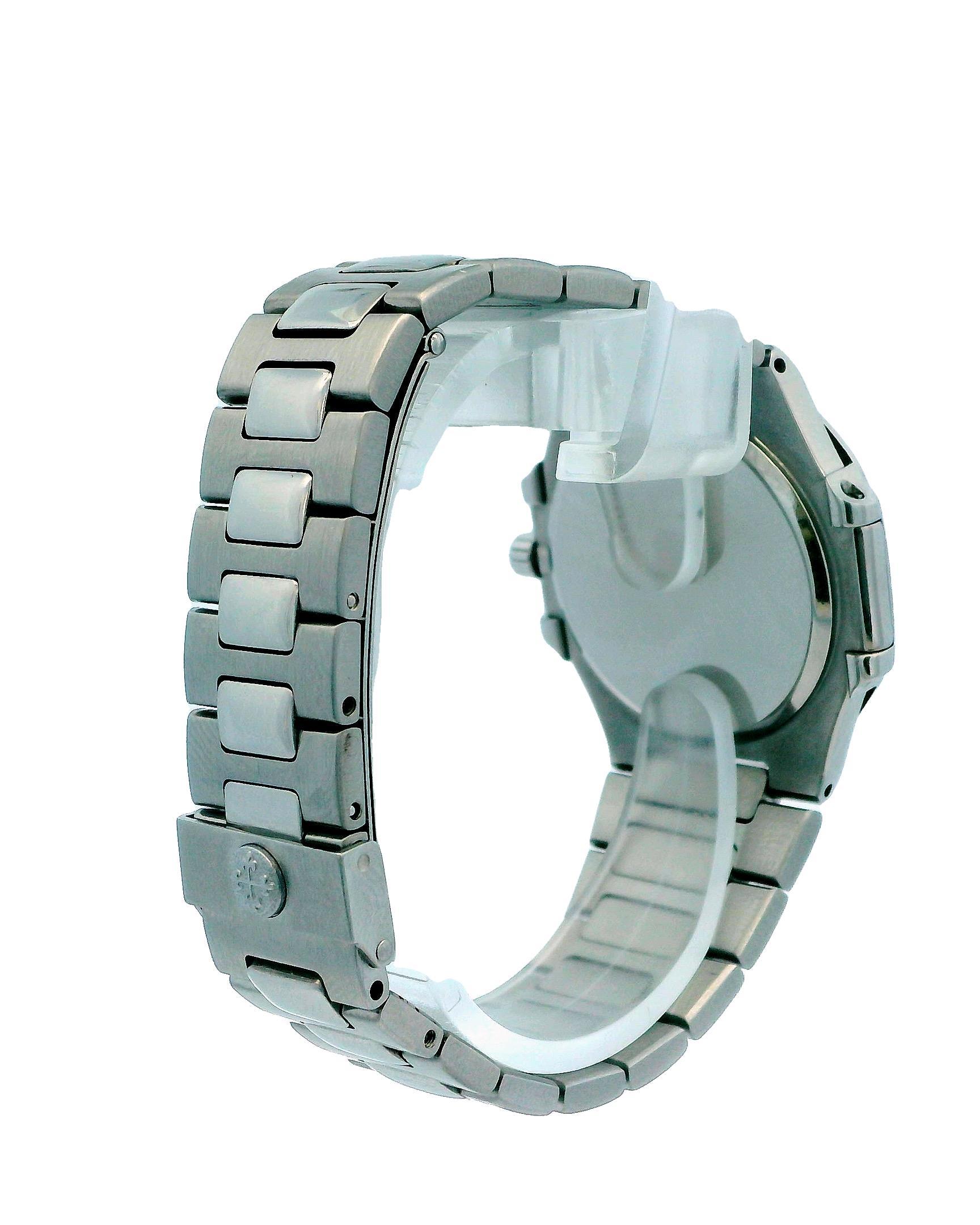 Patek Philippe Nautilus 3900/1A Orologio da donna con quadrante grigio-blu In condizioni ottime in vendita a Great Neck Plaza, NY
