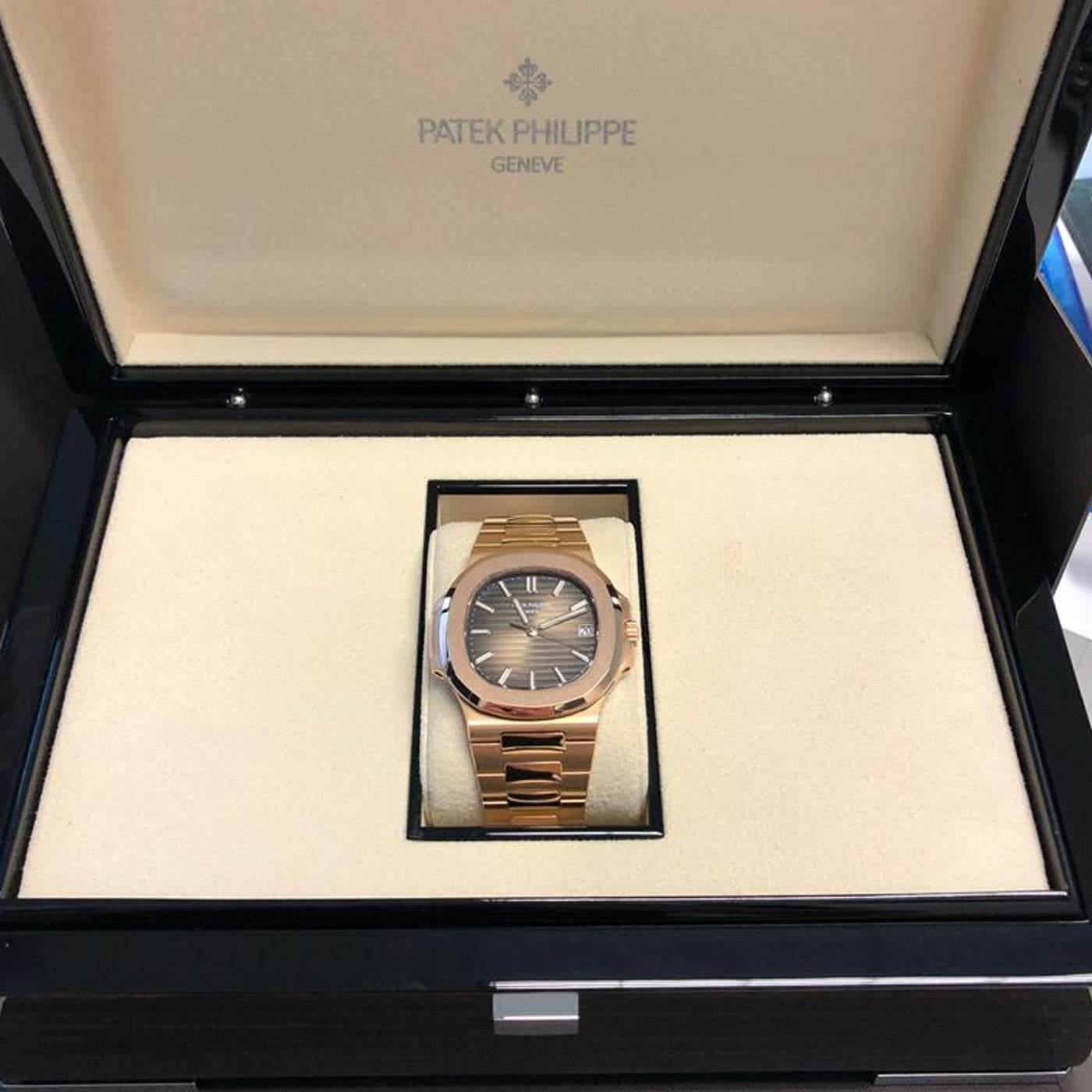 Patek Philippe Nautilus 18K Rose Gold Automatic Men's Watch 5711/1R-001 ...