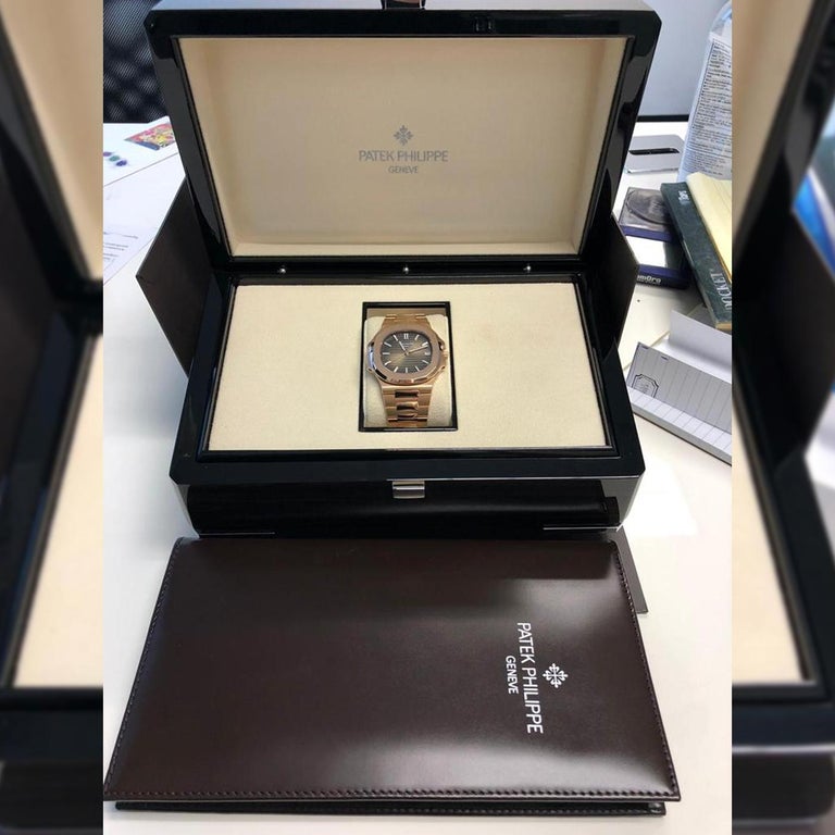 Patek Philippe Nautilus 18K Rose Gold Automatic Men's Watch 5711/1R-001 For Sale 6