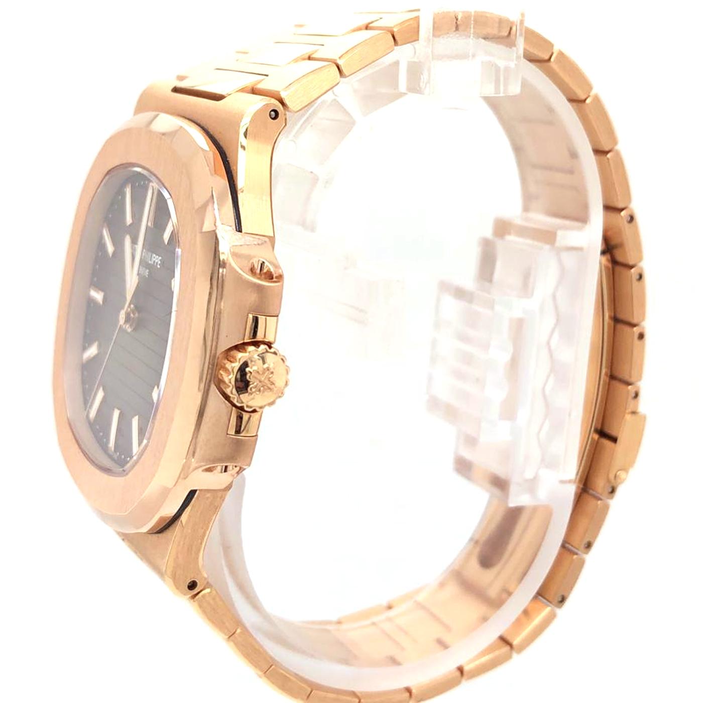 Patek Philippe Nautilus 18K Rose Gold Automatic Men's Watch 5711/1R-001 For Sale 1