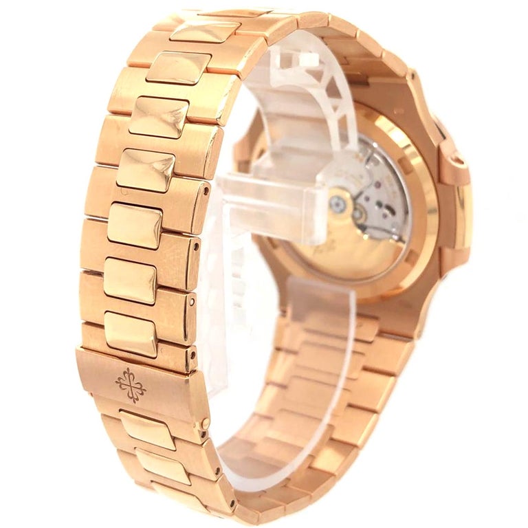 Patek Philippe Nautilus 18K Rose Gold Automatic Men's Watch 5711/1R-001 For Sale 3