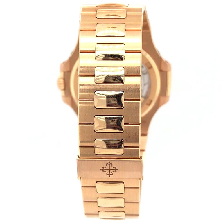 Patek Philippe Nautilus 18K Rose Gold Automatic Men's Watch 5711/1R-001 For Sale 4
