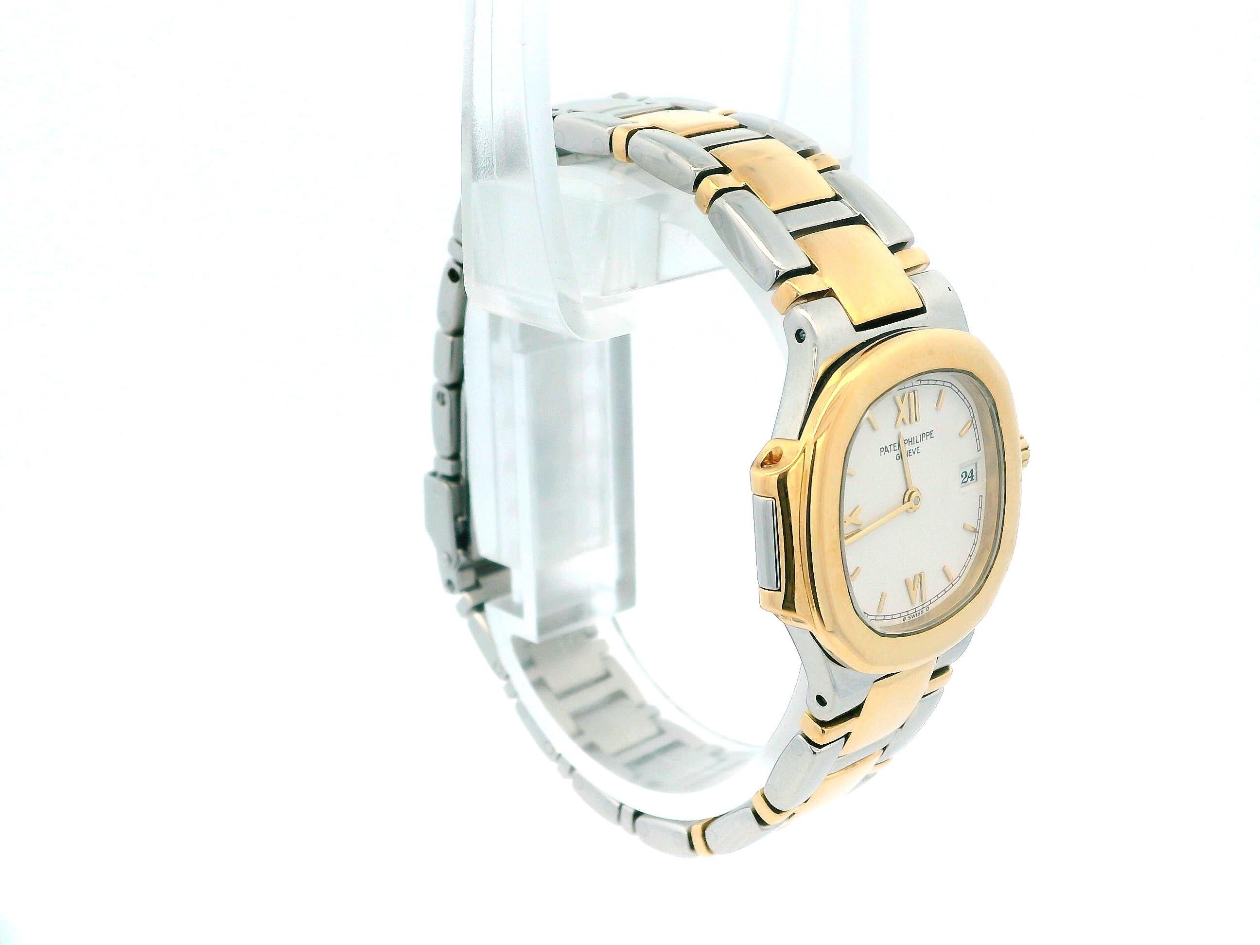 Patek Philippe Nautilus 4700/1JA Montre pour dames en or 18 carats et acier inoxydable Bon état - En vente à Great Neck Plaza, NY