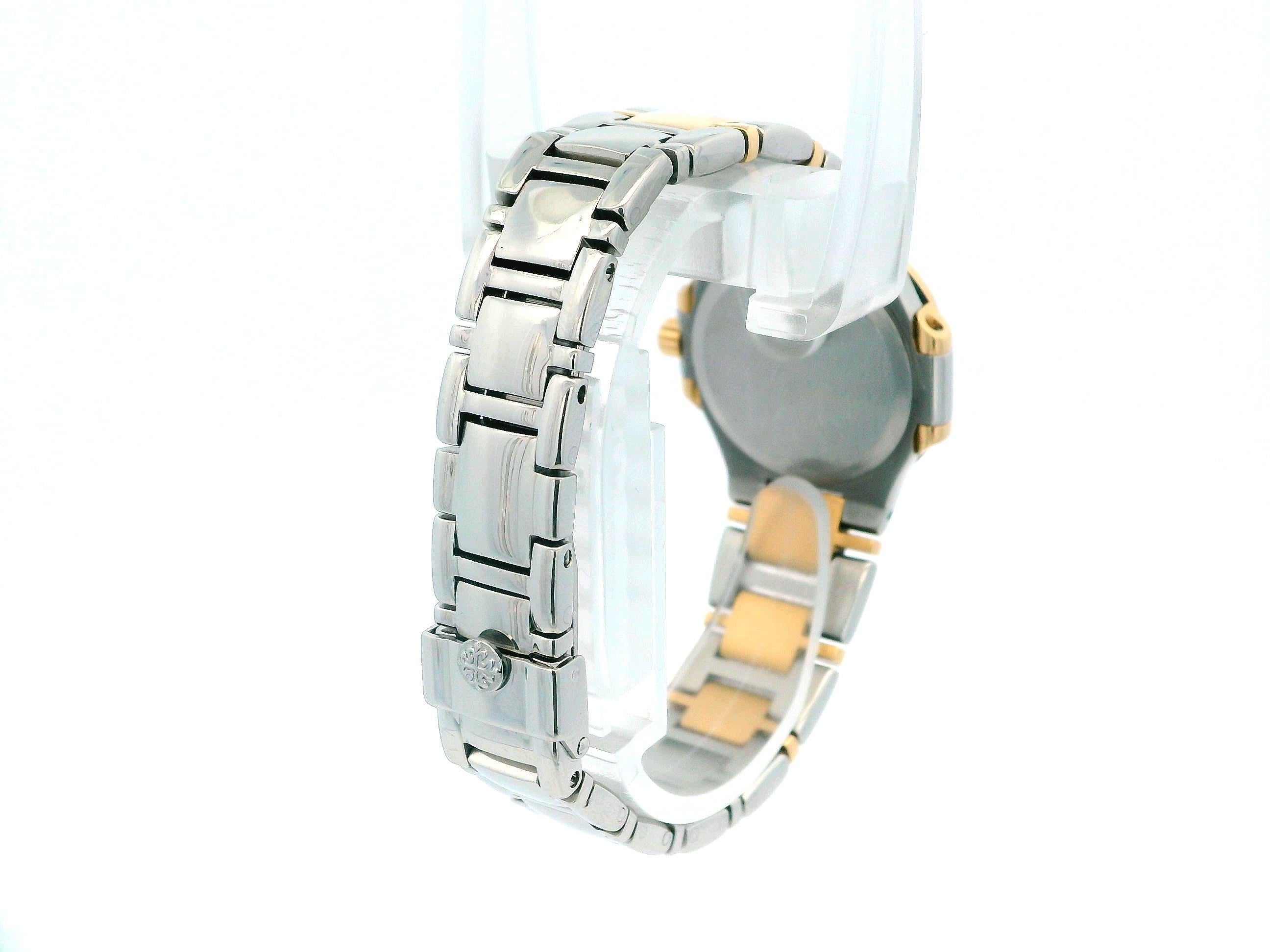 Patek Philippe Nautilus 4700/1JA Montre pour dames en or 18 carats et acier inoxydable en vente 2