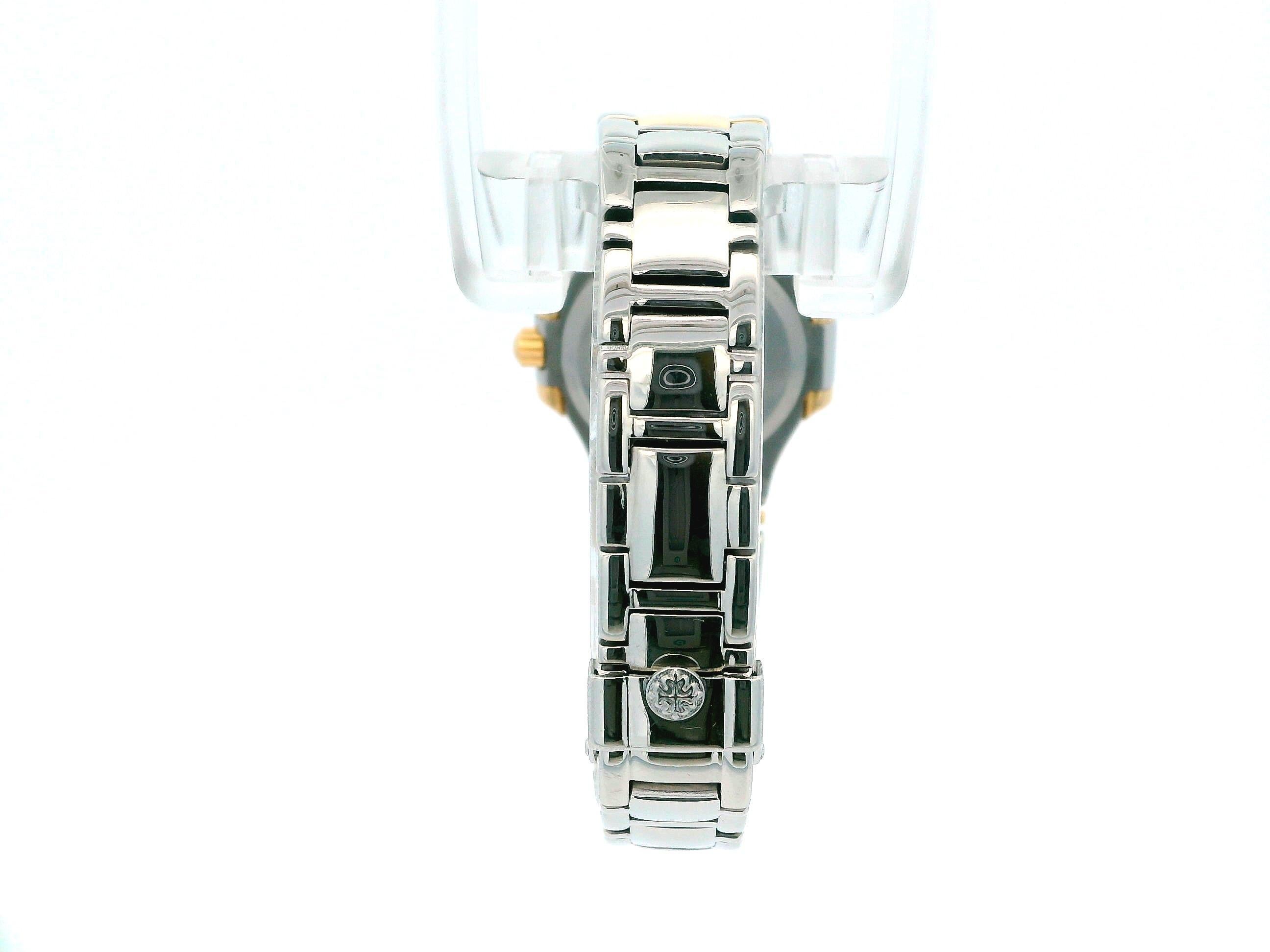 Patek Philippe Nautilus 4700/1JA Montre pour dames en or 18 carats et acier inoxydable en vente 3