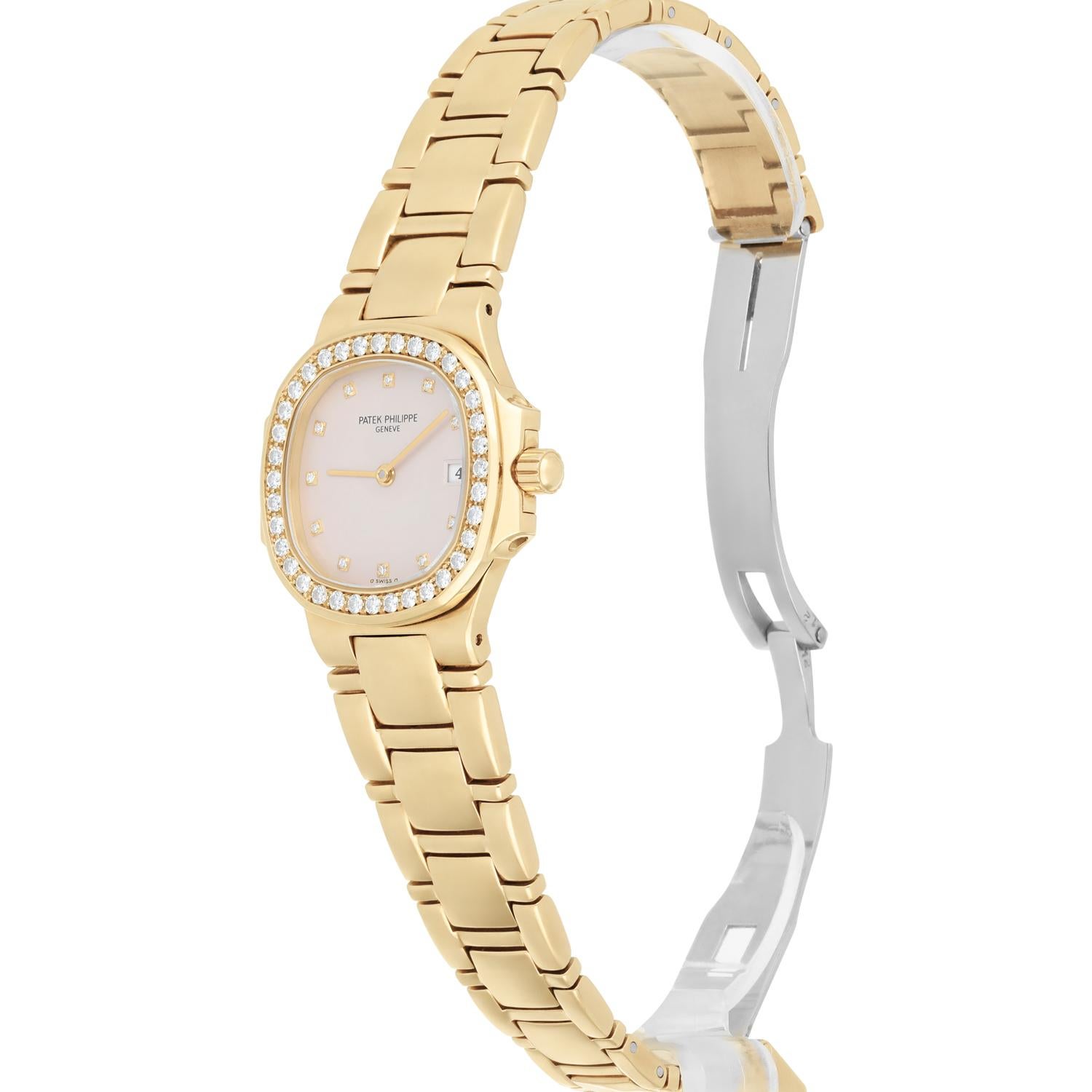 Patek Philippe Nautilus 28mm Quarzuhr, Nautilus 4700/53 18K Gelbgold und Diamanten Damen