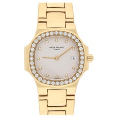 Patek Philippe Nautilus 28mm Quarzuhr, Nautilus 4700/53 18K Gelbgold und Diamanten