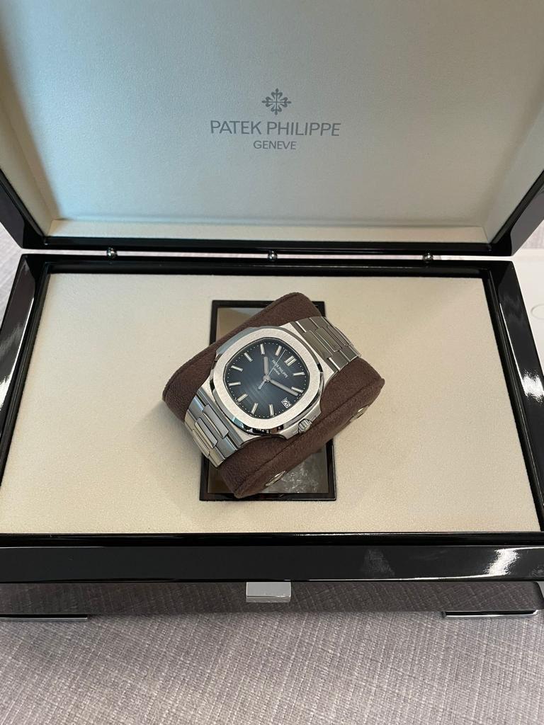 Patek Philippe Nautilus 5711/1A-010 im Zustand „Neu“ im Angebot in London, GB