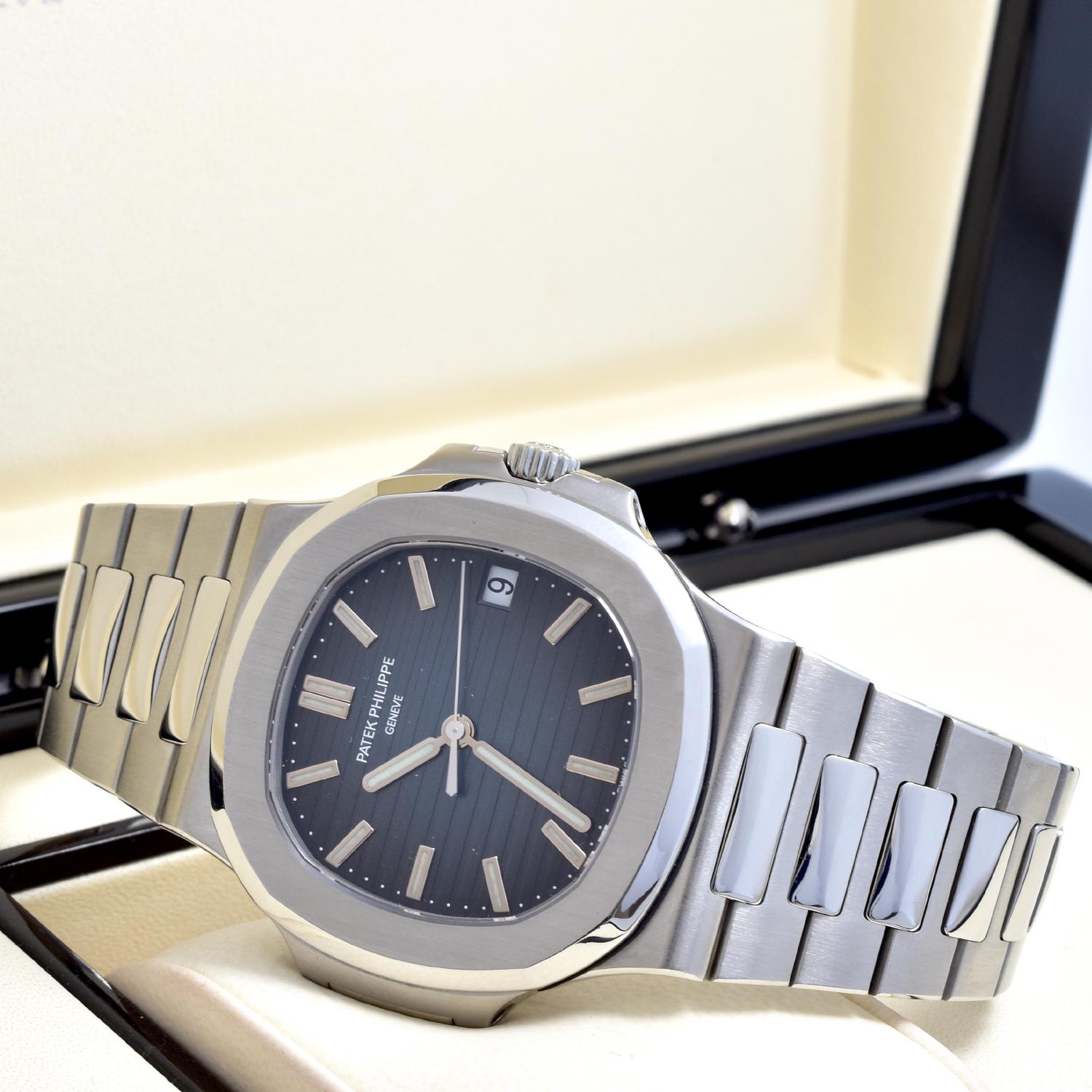 Women's or Men's Patek Philippe Nautilus 5711/1A Blue Dial Stainless Steel Brand New Watch