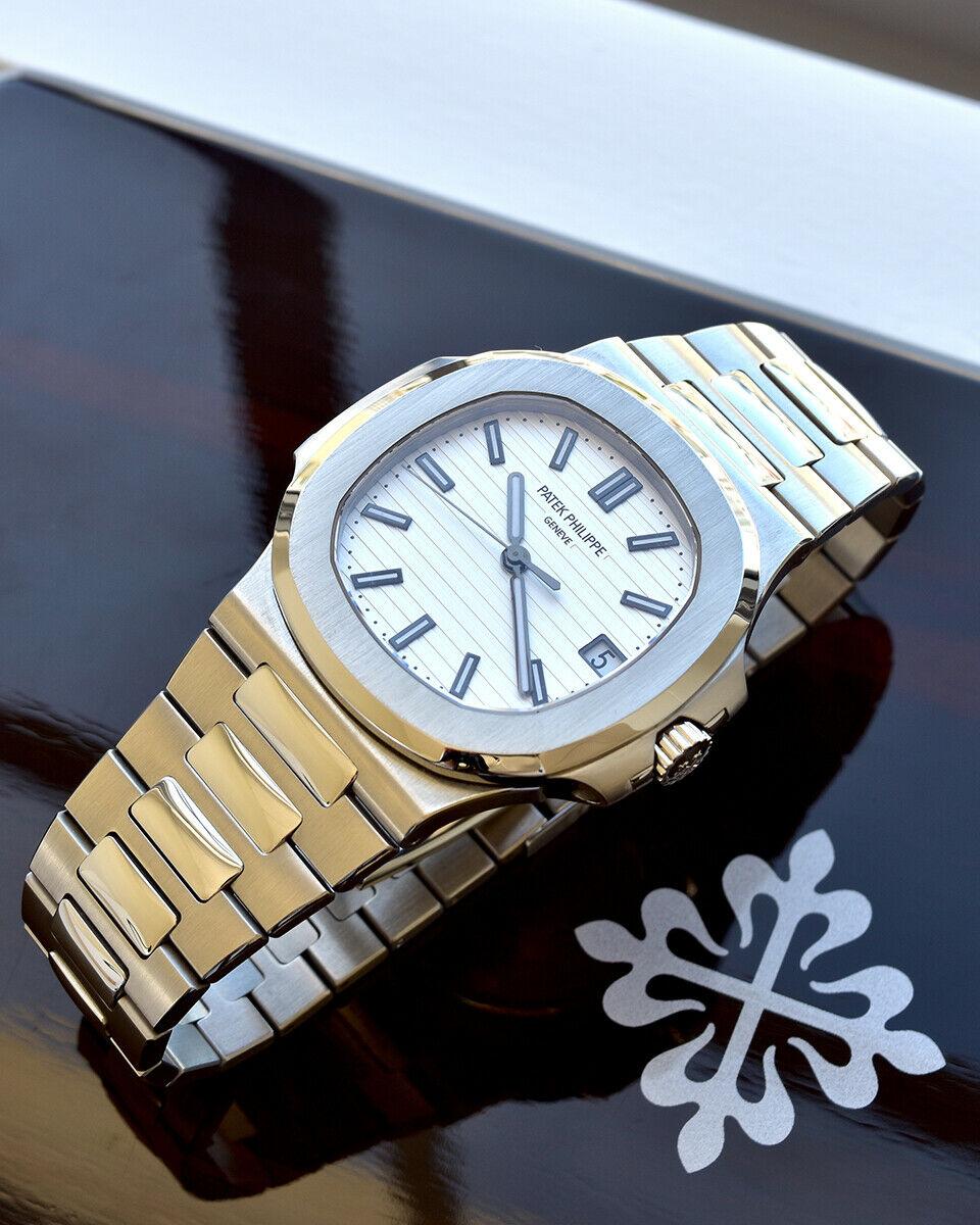 Patek Philippe Nautilus 5711/1A011 Stainless Steel White Dial Watch 40MM In Excellent Condition In Miami, FL