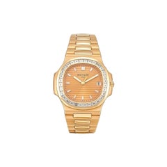 Patek Philippe Nautilus 5723/ /1R-001 Uhr aus 18 Karat Roségold mit Diamantbesatz
