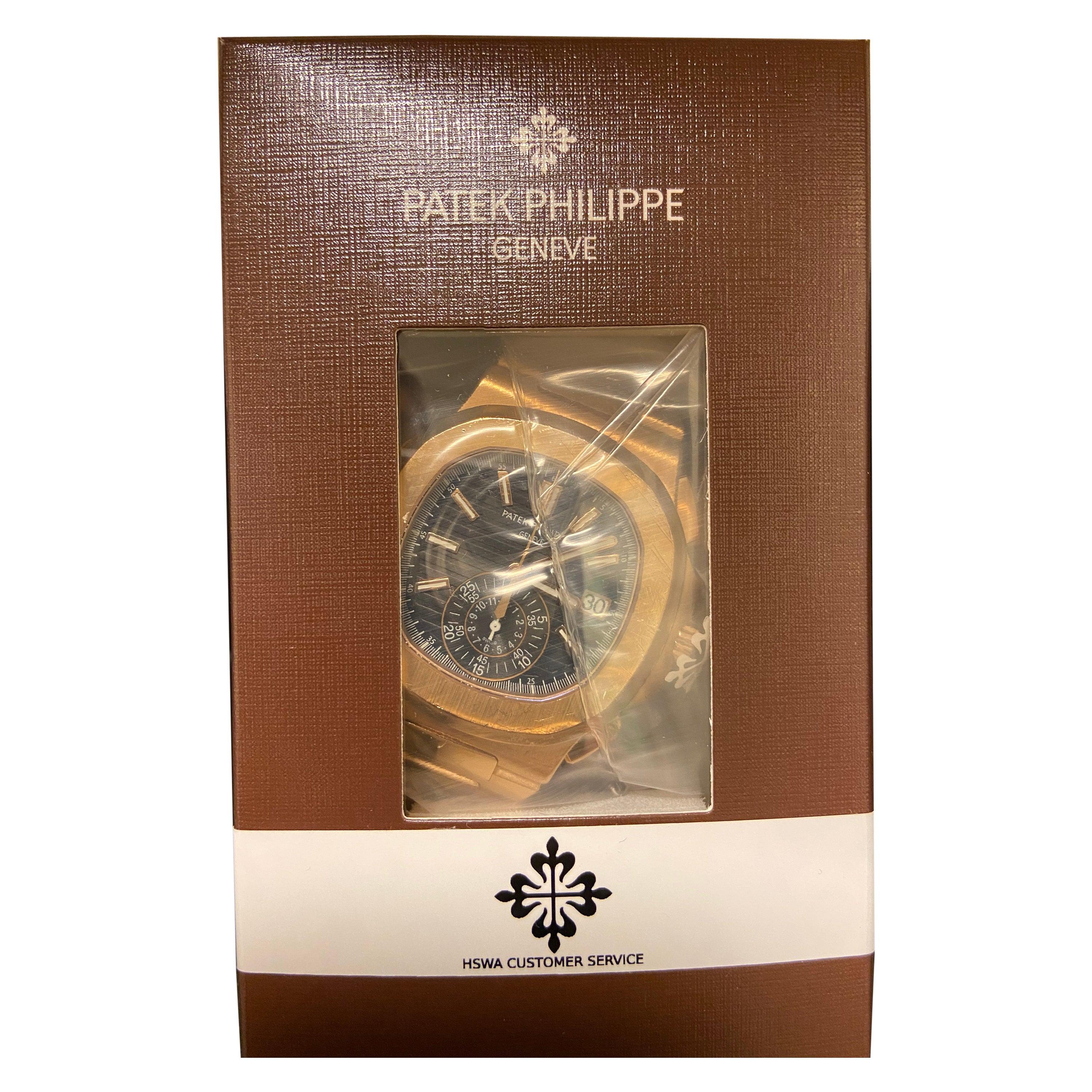As you can see in the pictures, completely, recently, thoroughly serviced by Patek Philippe in Switzerland February 2022. Resisted polishing the slight wear to preserve the value. Still in box, the Patek service seal still affixed to unit by Patek