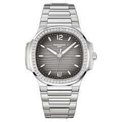 Patek Philippe Nautilus 7118/1200A-011 Esfera de señora de acero inoxidable gris Diamante