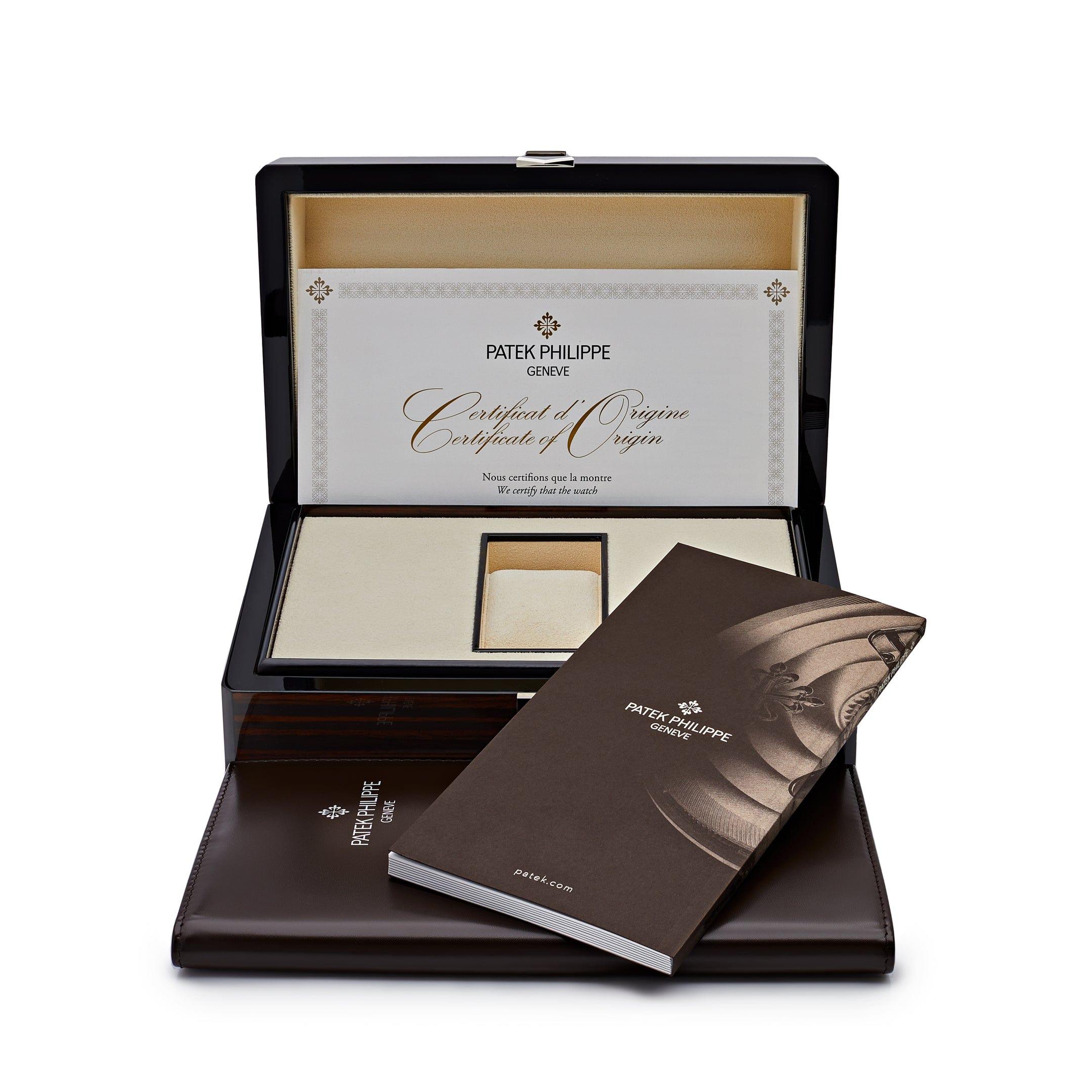 Patek Philippe Nautilus 7118/1R-010 'Ladies' Rose Gold Golden Dial (2022) For Sale 6