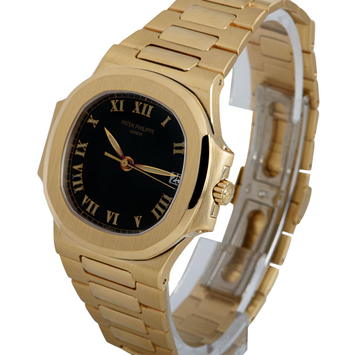 A 37 mm 18k Yellow Gold Nautilus Gents Wristwatch, semi-glossy black dial with applied roman numerals, date at 3 0'clock, a fixed 18k yellow gold bezel, an 18k yellow gold bracelet with a concealed 18k white gold double deployant clasp, sapphire