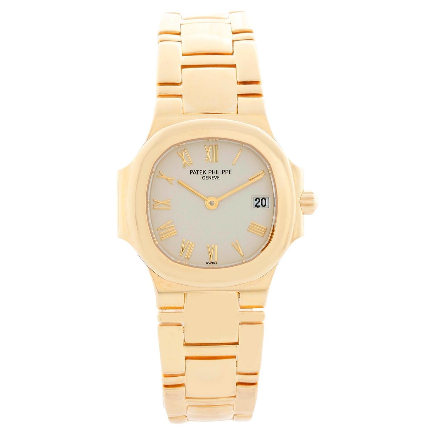 Orologio Patek Philippe Nautilus Donna in oro giallo 18 carati Ref 4700/51J in vendita