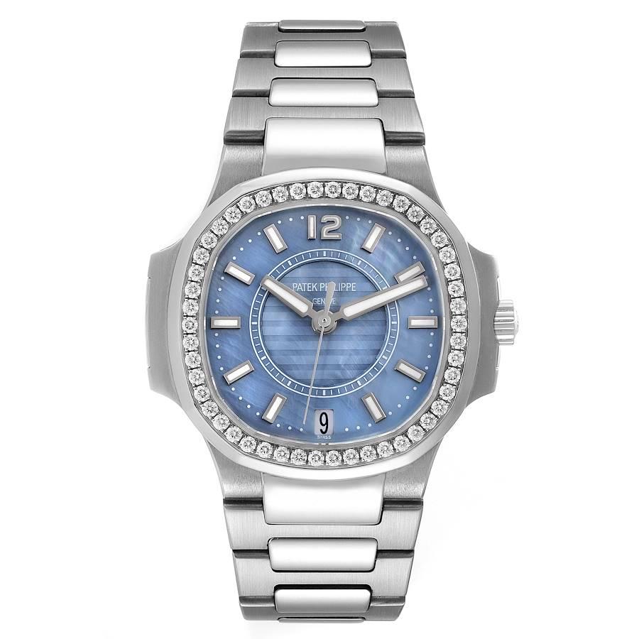 Patek Philippe Nautilus MOP Zifferblatt Diamant Stahl Damenuhr 7008 Papiere. Automatisches Uhrwerk mit Selbstaufzug. Gehäuse in Coushionform aus Edelstahl 33,6 mm x 33,6 mm. Gehäuseboden aus Saphirglas. Original Patek Fabrik Diamant Lünette.