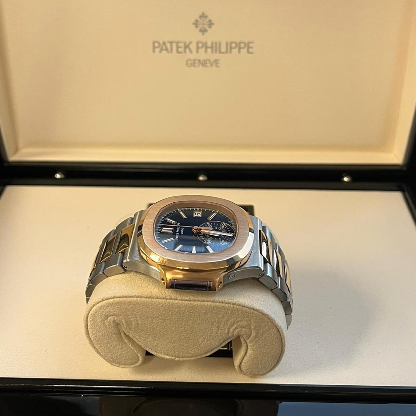 Patek Philippe Montre pour homme Nautilus en or rose avec cadran bleu en acier inoxydable et cadran 5980/1AR en vente 6