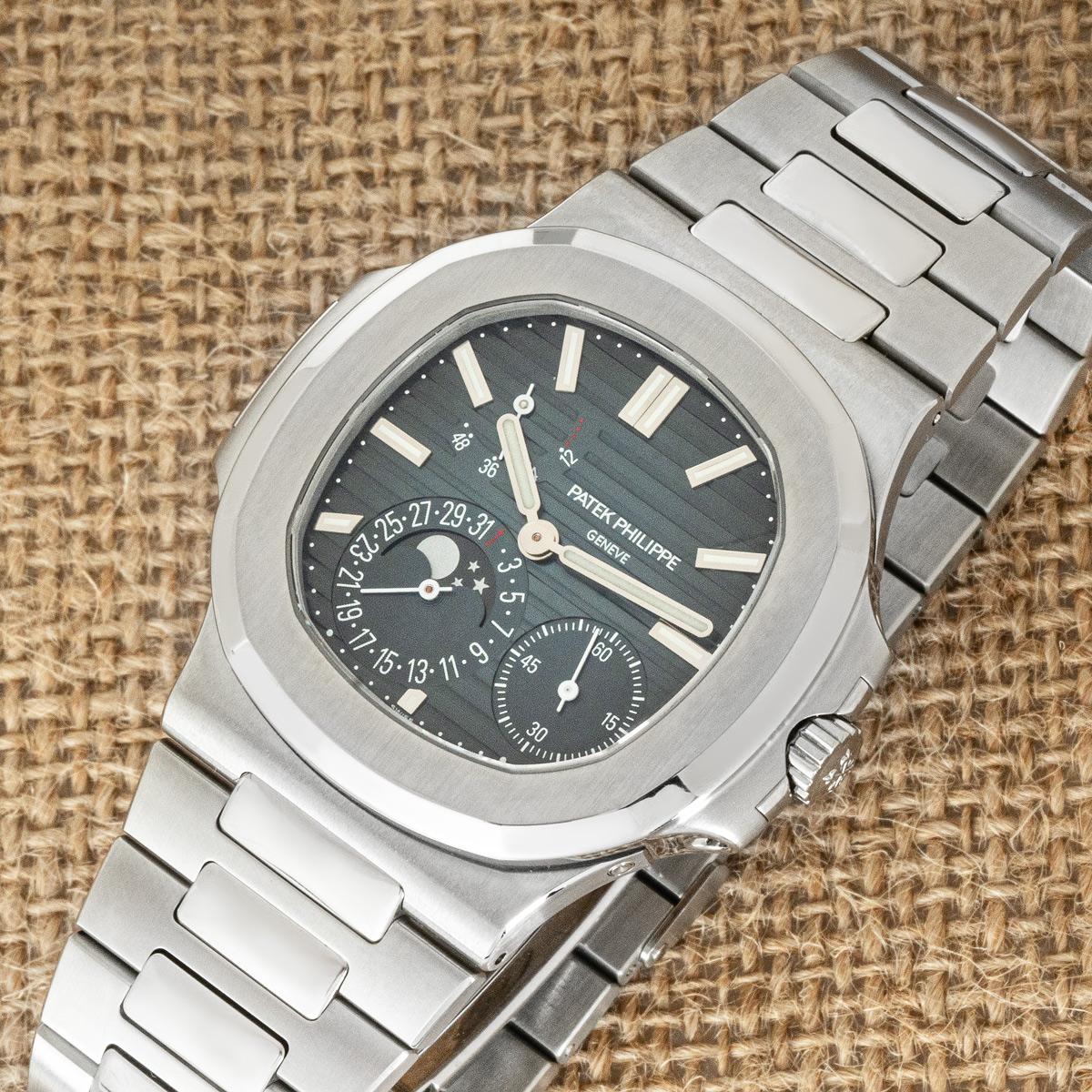 Patek Philippe Nautilus Stainless Steel 5712/1A-001 For Sale 3