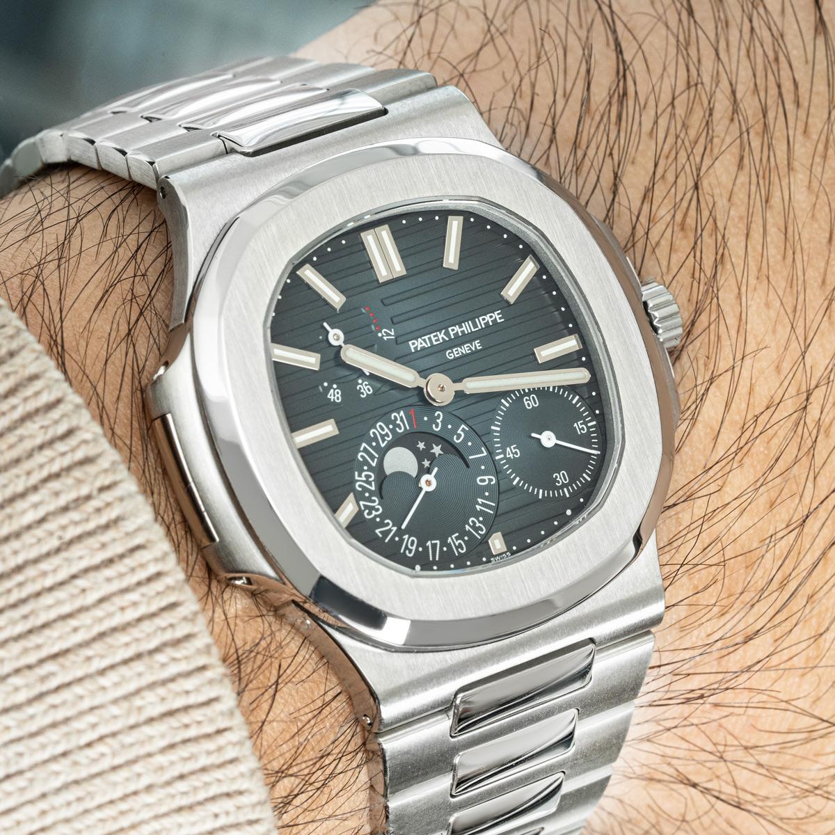 Patek Philippe Nautilus Stainless Steel 5712/1A-001 For Sale 4