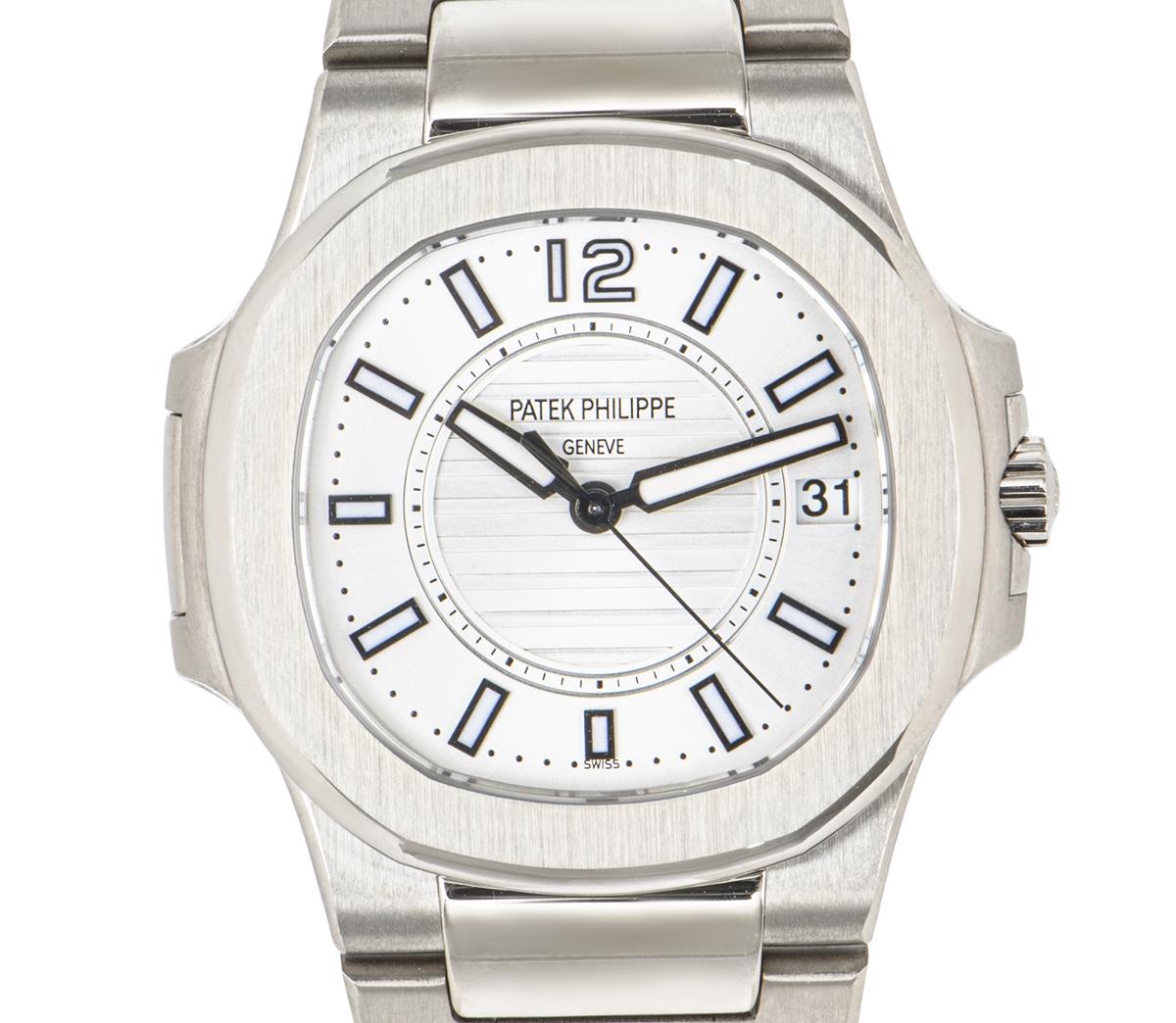 Patek Philippe Nautilus Watch 7011/1G-001 In Excellent Condition In London, GB