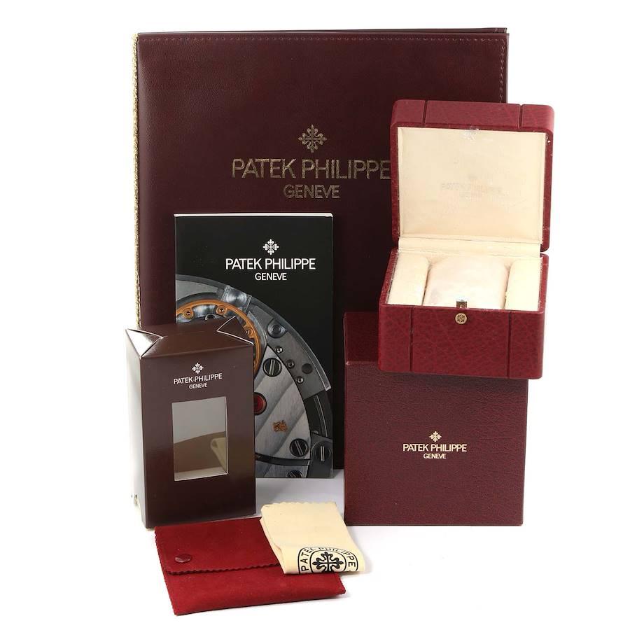 Patek Philippe Nautilus Weißes Zifferblatt Automatik-Stahl-Herrenuhr 3800 Box Papiere im Angebot 7