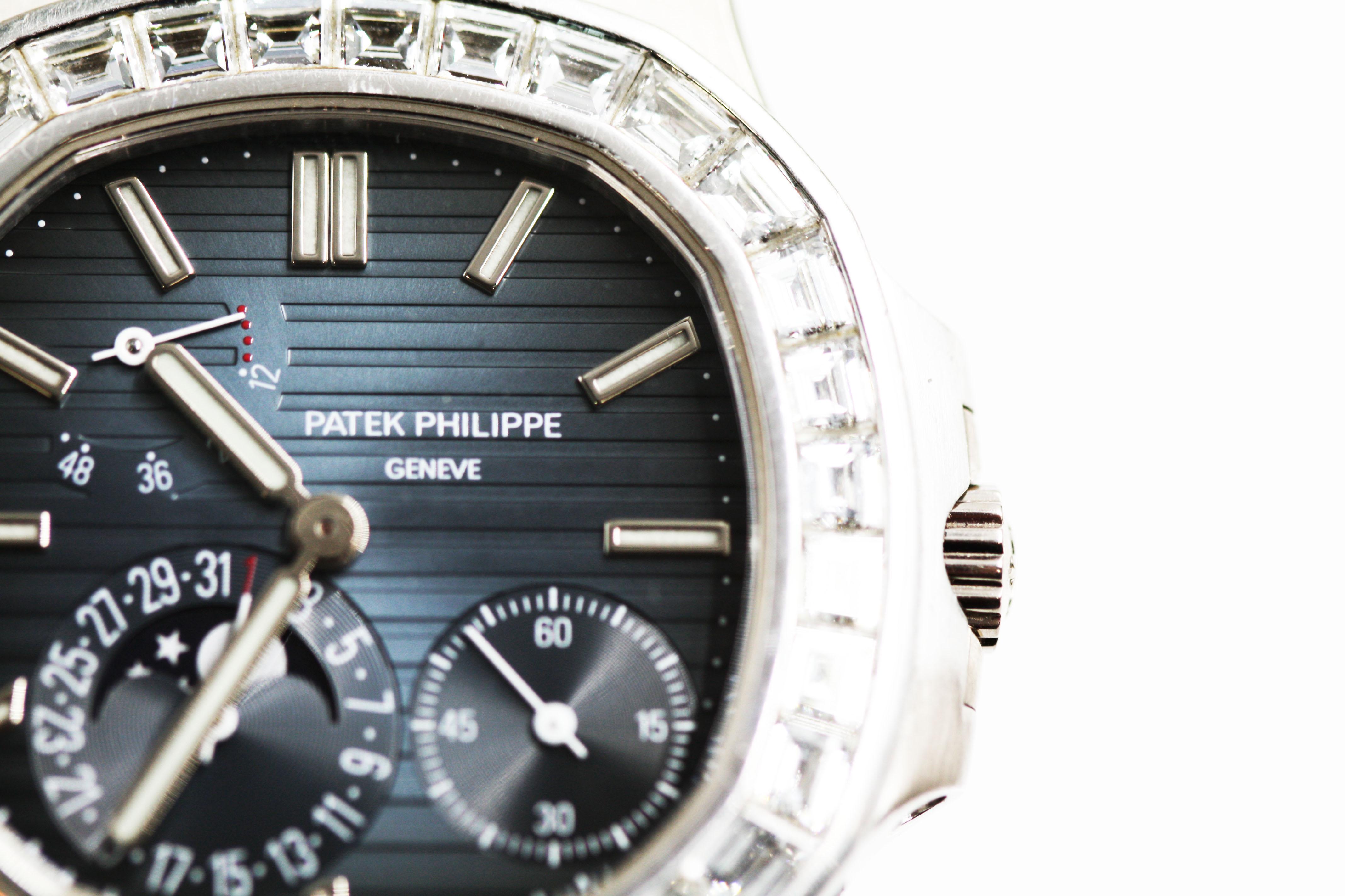 The acclaimed 18K white gold Nautilus case is adorned with 32 baguette diamonds (~5.9 ct.). 
Brand Patek Philippe
Model Nautilus
Movement Automatic
Case material White gold 
Item comes with original box, original papers
Gender Men's watch/Unisex
REF