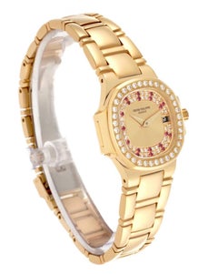 Patek Philippe Nautilus Wristwatch in Yellow Gold, Ref. No. 4700/153