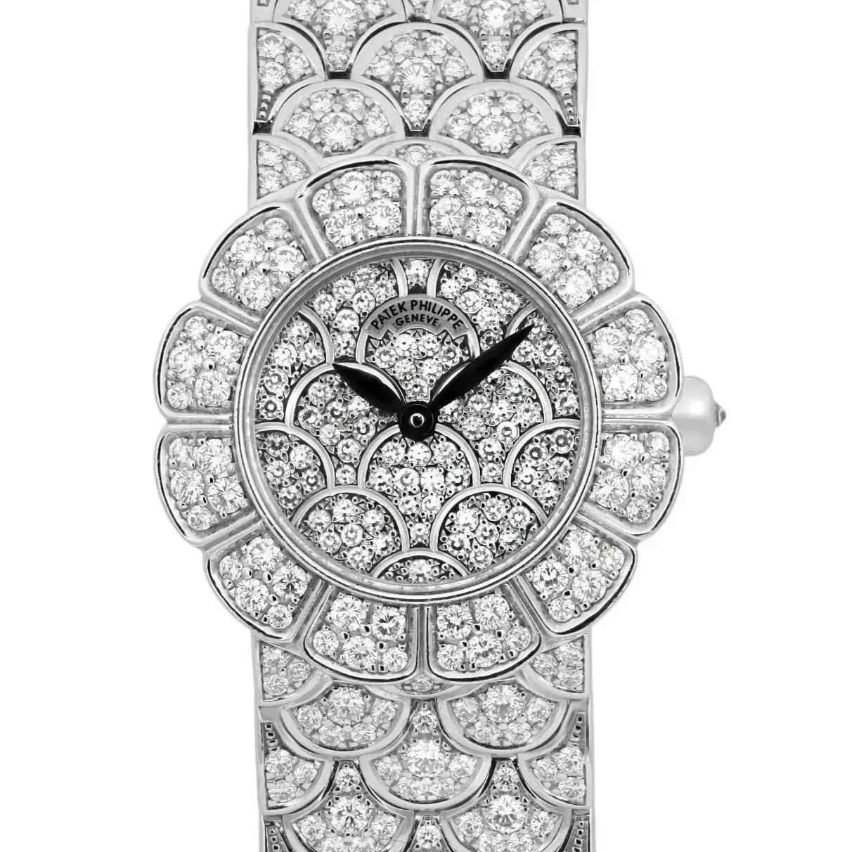 Usato in condizioni eccellenti. Modello molto raro. Viene fornito con la custodia da viaggio Patek, senza documenti. 

🕰 Panoramica del prodotto

Marchio: Patek Philippe

Model: Neptune

Model No.: 4872/3G-001

Tipo: Orologio da