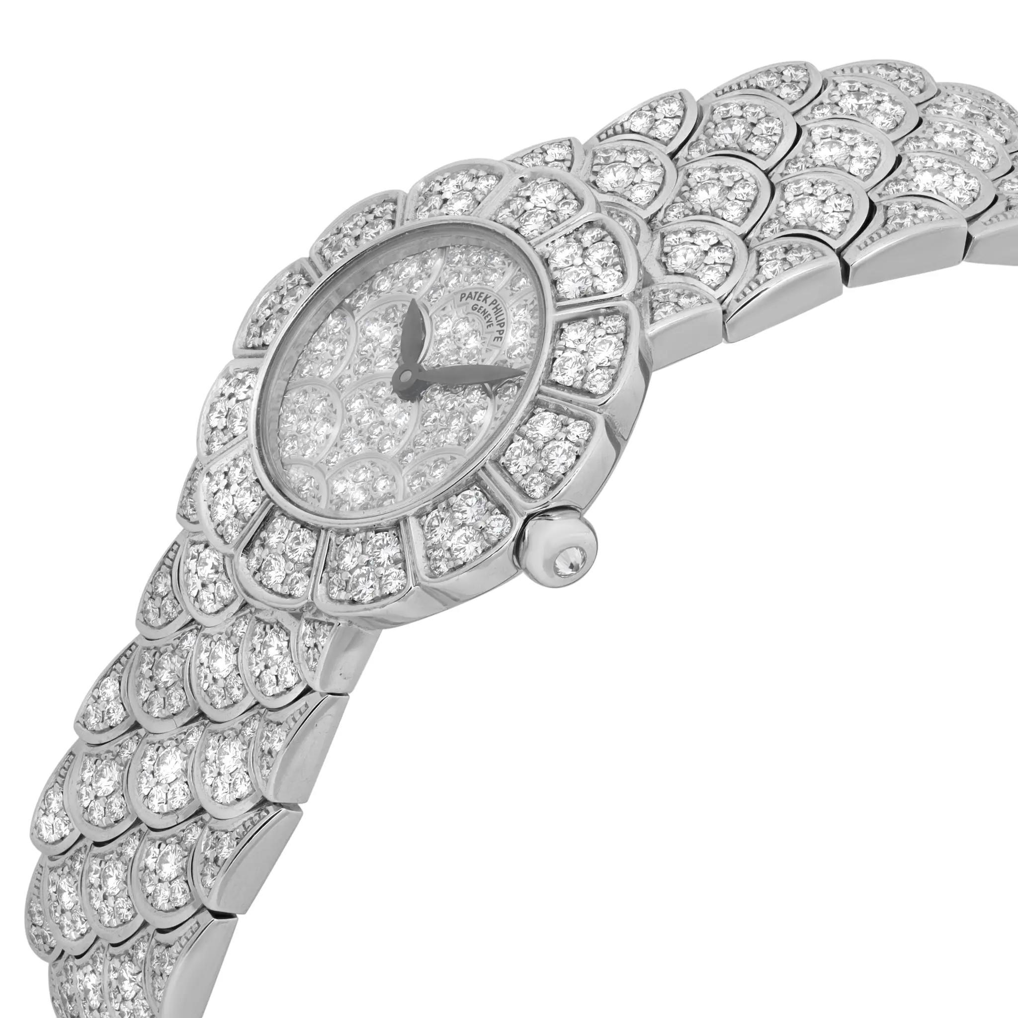 Patek Philippe Neptune 25 mm, oro bianco 18 carati, quadrante con diamanti 4872/3G-001 In condizioni buone in vendita a New York, NY