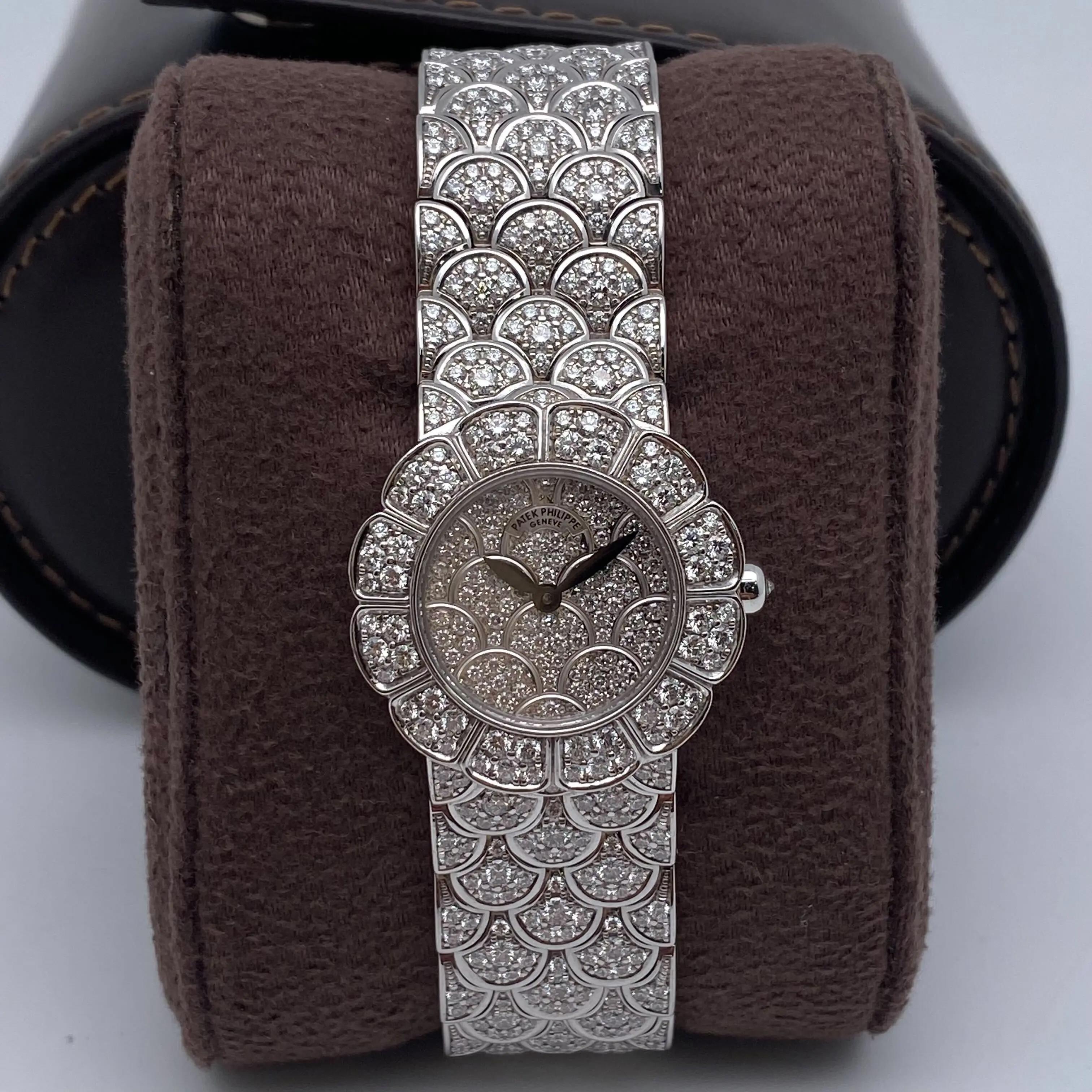 Patek Philippe Neptune 25 mm, oro bianco 18 carati, quadrante con diamanti 4872/3G-001 in vendita 4