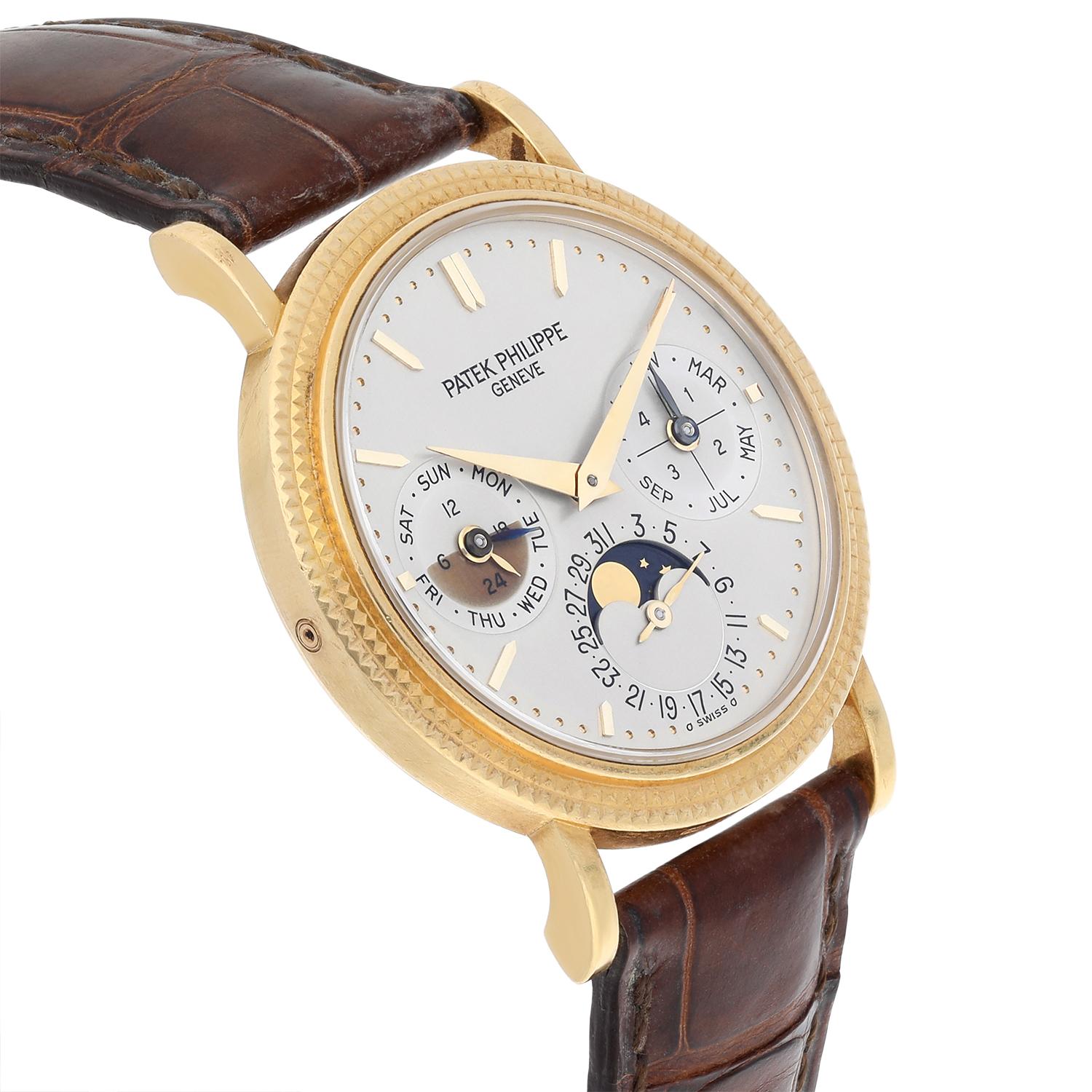 Patek Philippe Perpetual Calendar 18k Yellow Gold Watch 5039J Complete 2005 In Excellent Condition For Sale In New York, NY