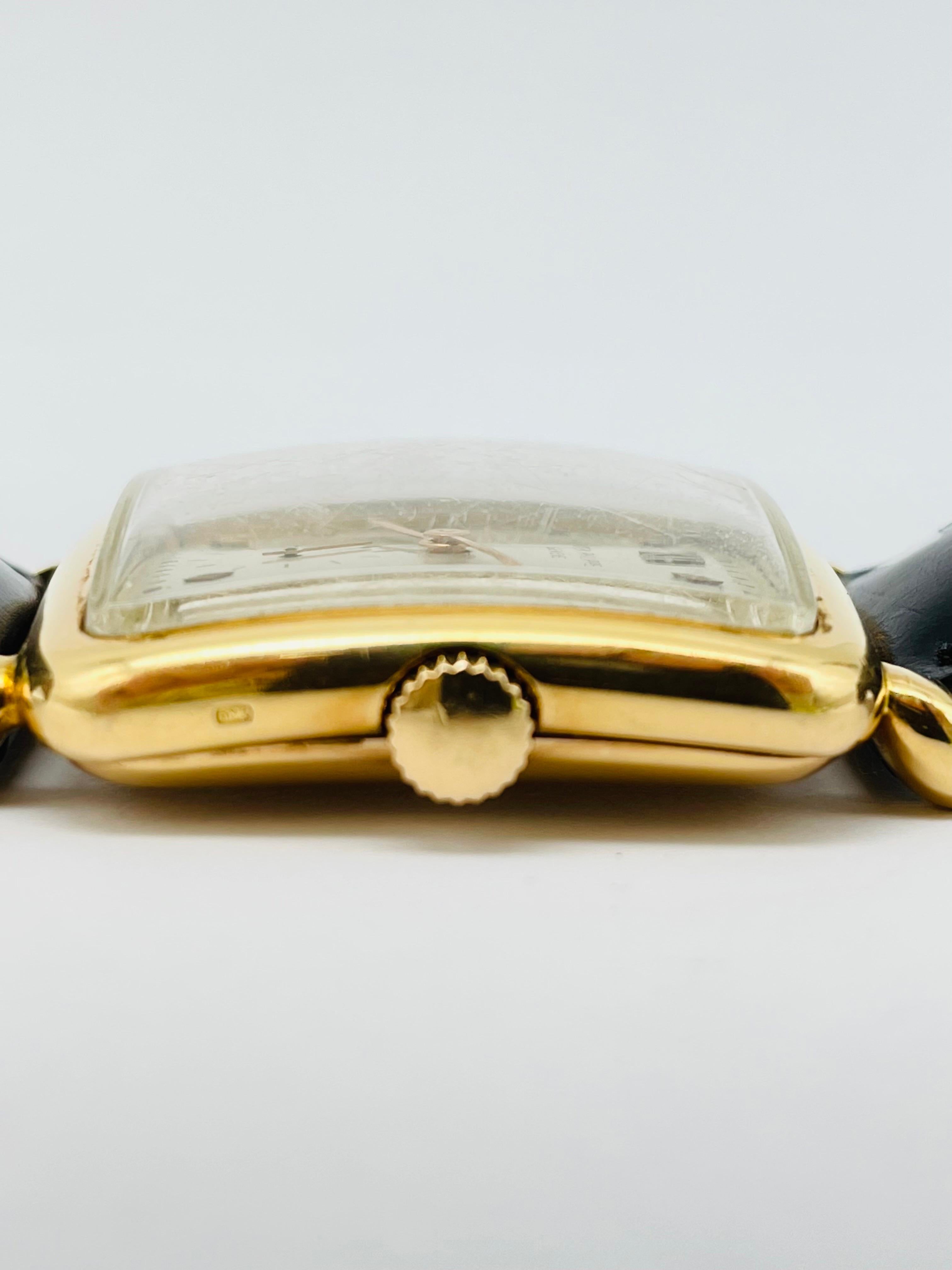 Patek Philippe coussin rectangulaire en or jaune 18 carats des années 1950, réf. 2492 en vente 1