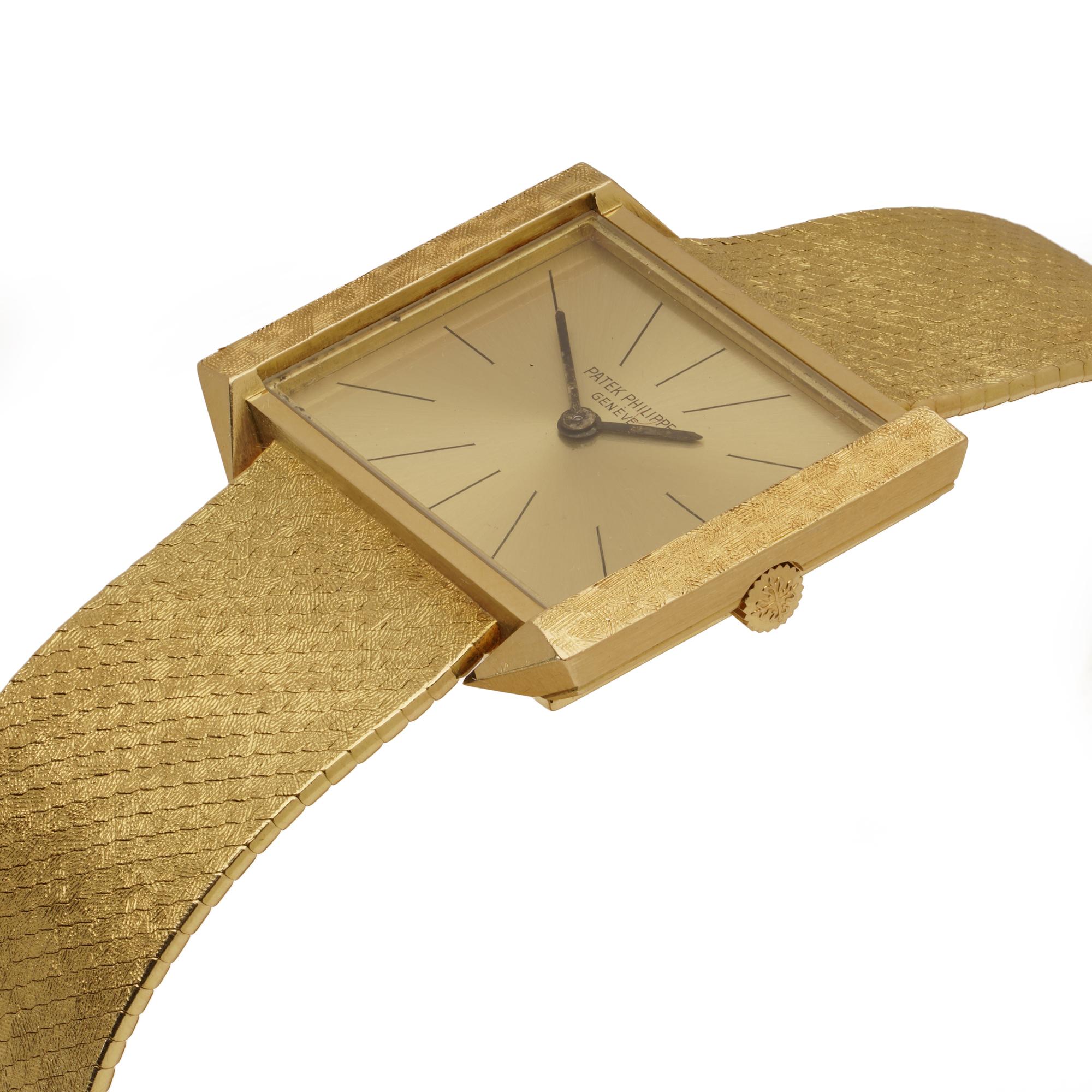 A refined Patek Philippe Ref. 3506 vintage wristwatch, crafted in solid 18kt yellow gold. This elegant timepiece features a square 29mm champagne dial, an automatic self-winding movement, and an integrated yellow gold bracelet, showcasing the