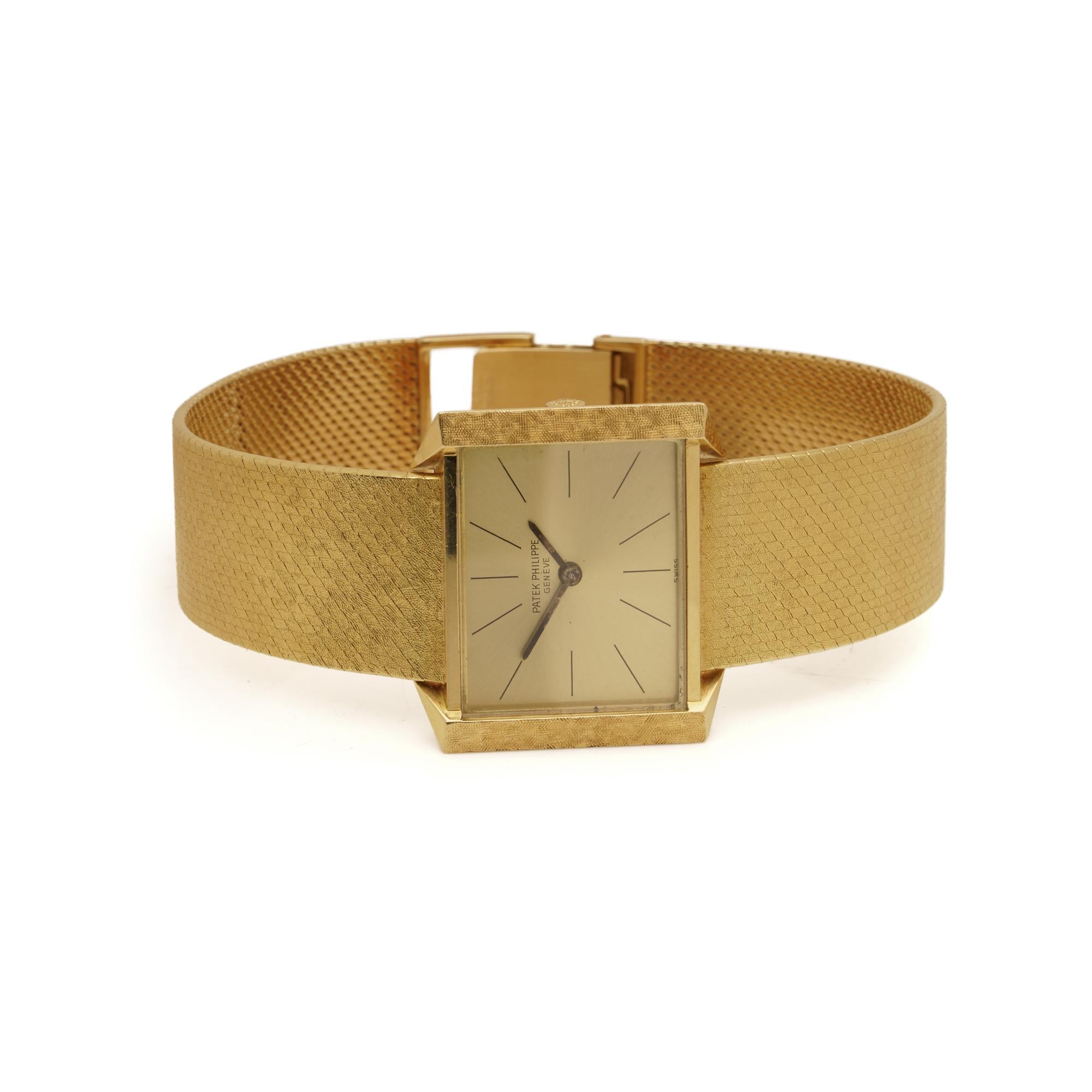 Patek Philippe Ref. 3506 Vintage Yellow Gold Automatic Watch In Good Condition For Sale In Braintree, GB