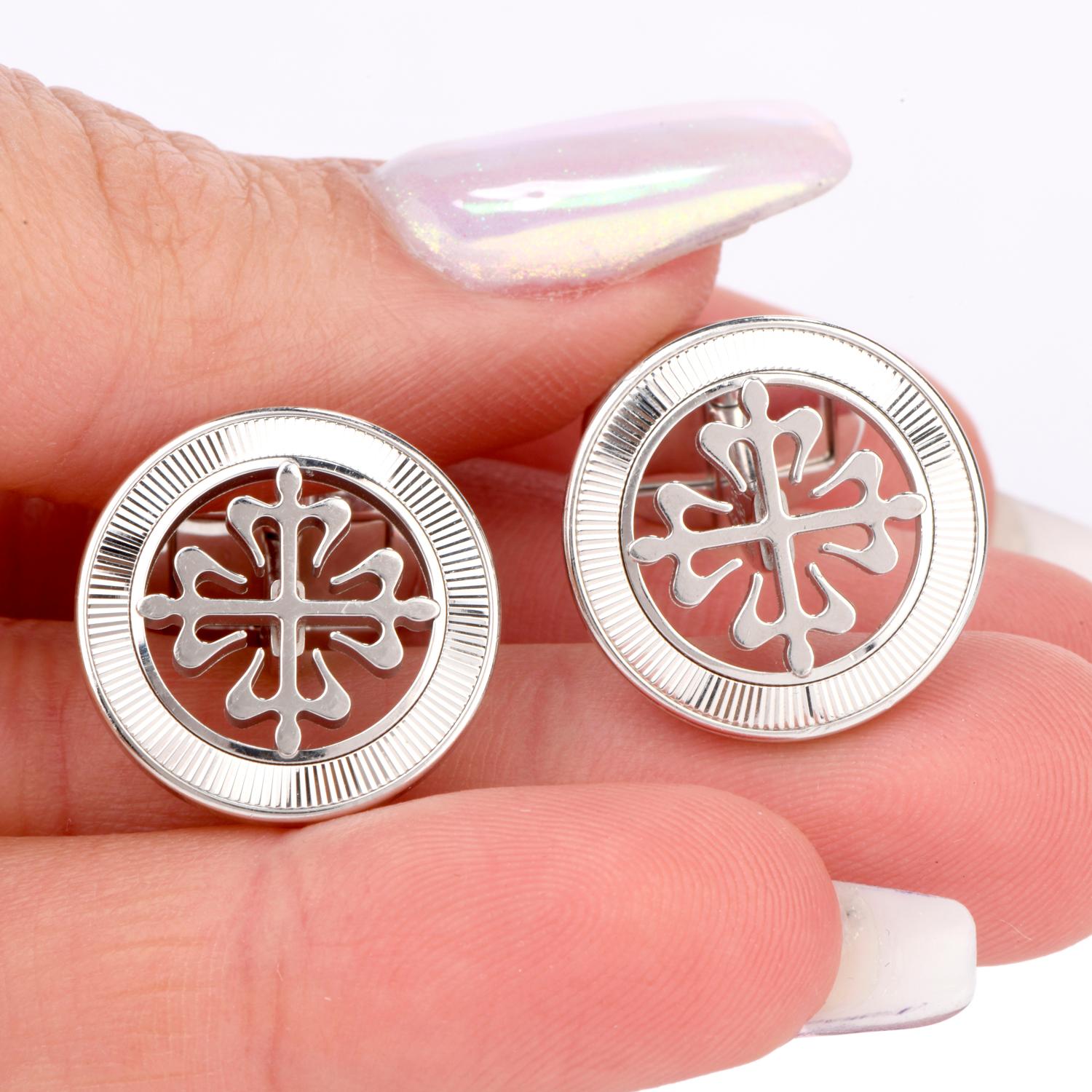 Patek Philippe Round Calatrava Cross 18 Karat Gold Cufflinks In Excellent Condition In Miami, FL