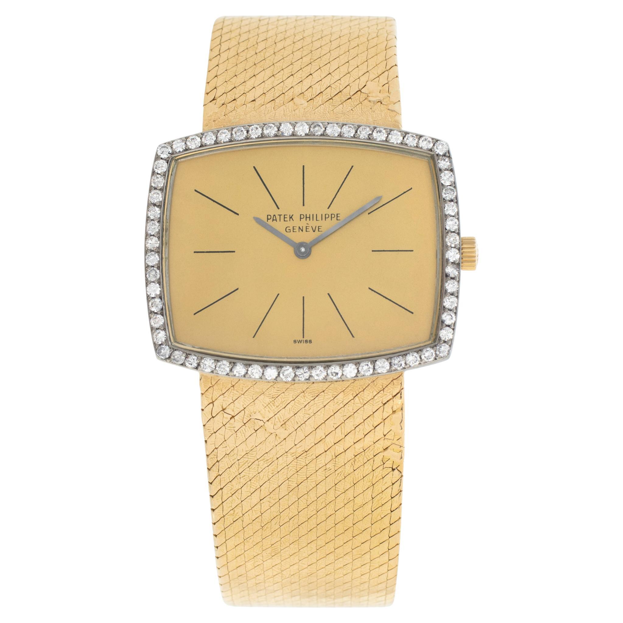Patek Philippe Square 18k Yellow Gold Wristwatch Ref 3528/2 For Sale