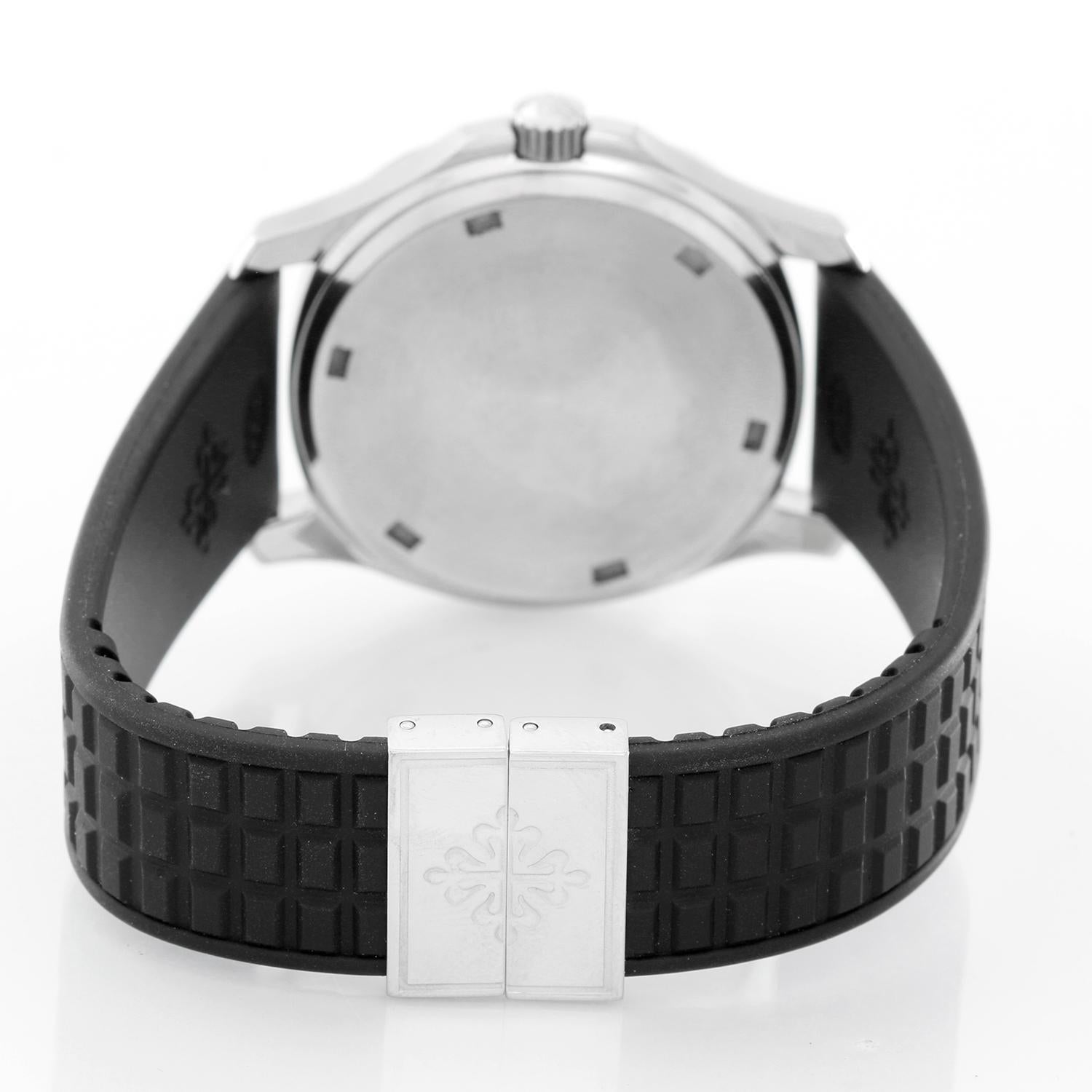 Patek Philippe Montre-bracelet automatique Aquanaut à cadran noir en acier inoxydable Ref 5060 Excellent état à Dallas, TX