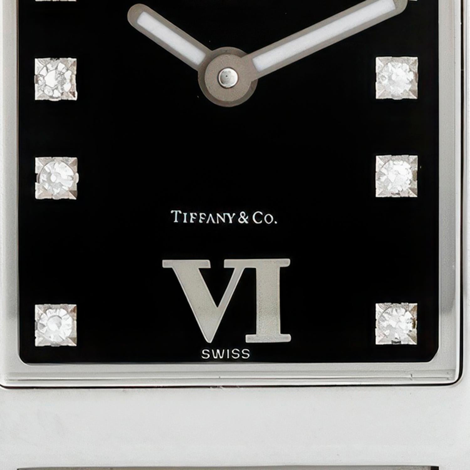 Patek Philippe Tiffany Twenty-4 Montre femme en acier et diamants 4910/10A - Quartz. Vingt-quatre. Boîtier en acier inoxydable ; lunette sertie de 36 diamants (25 mm x 30 mm). Cadran noir avec index en diamants et chiffres romains ; Cadran signé