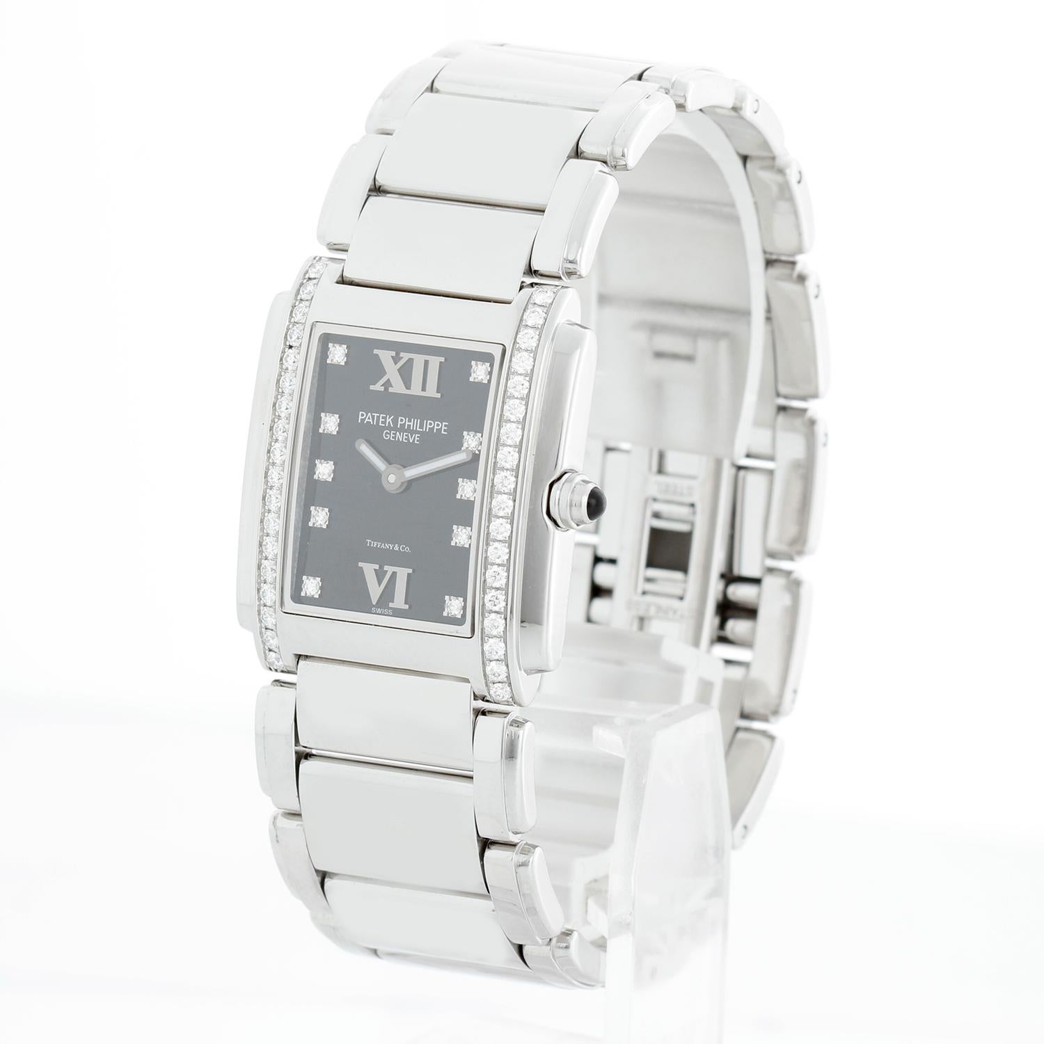 Patek Philippe Tiffany Twenty-4 Montre femme en acier et diamants 4910/10A Excellent état - En vente à Dallas, TX