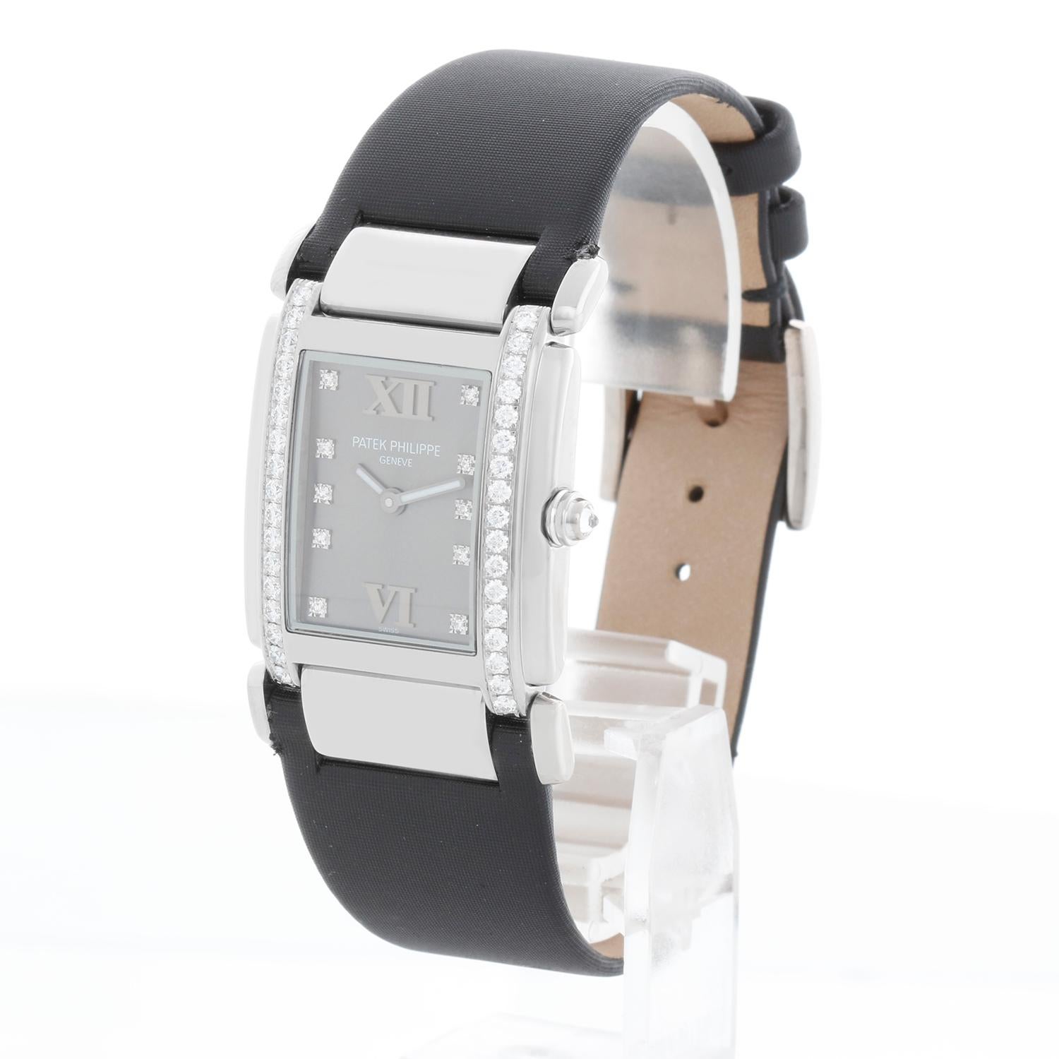 Patek Philippe Twenty-4 White Gold Diamond Ladies Watch 4920G (4920) en vente 1