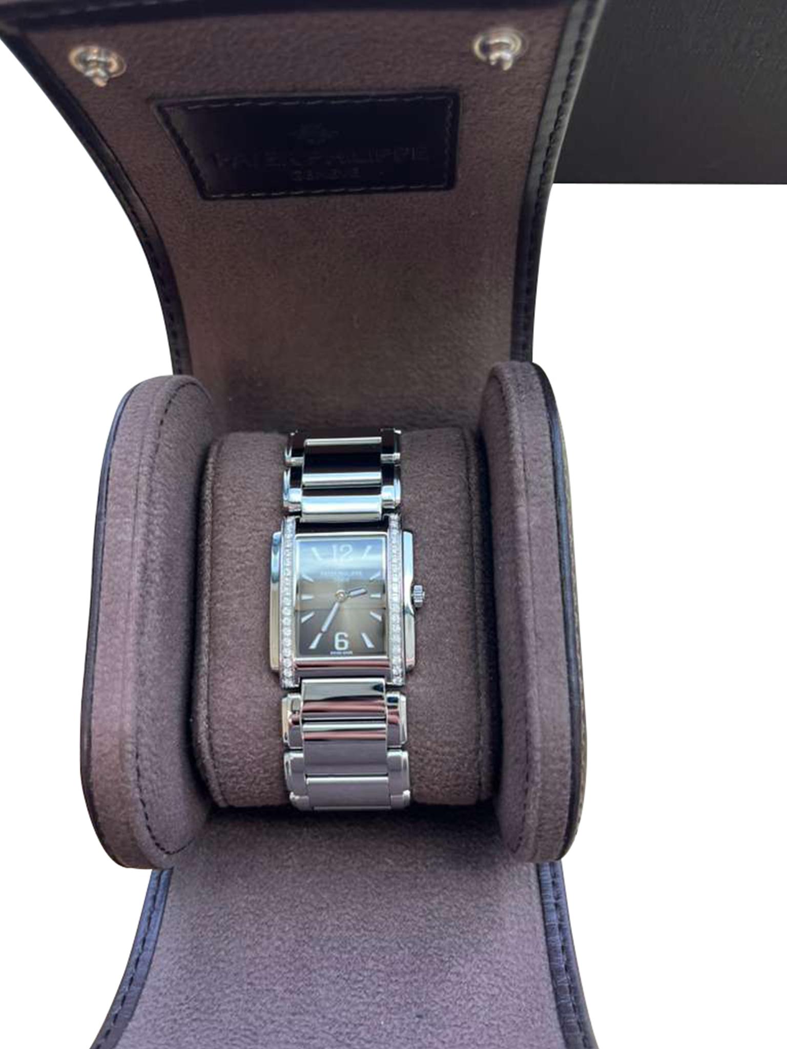 Patek Philippe Twenty~4 Quadrante grigio a raggiera Orologio da donna in acciaio con diamanti 4910/1200A In condizioni buone in vendita a Aventura, FL