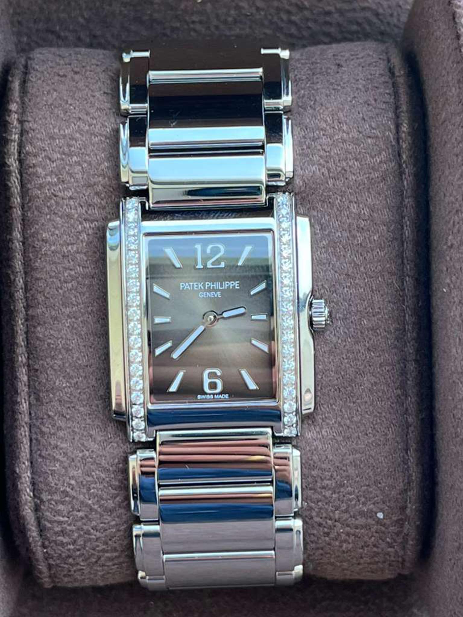 Patek Philippe Twenty~4 Quadrante grigio a raggiera Orologio da donna in acciaio con diamanti 4910/1200A in vendita 3