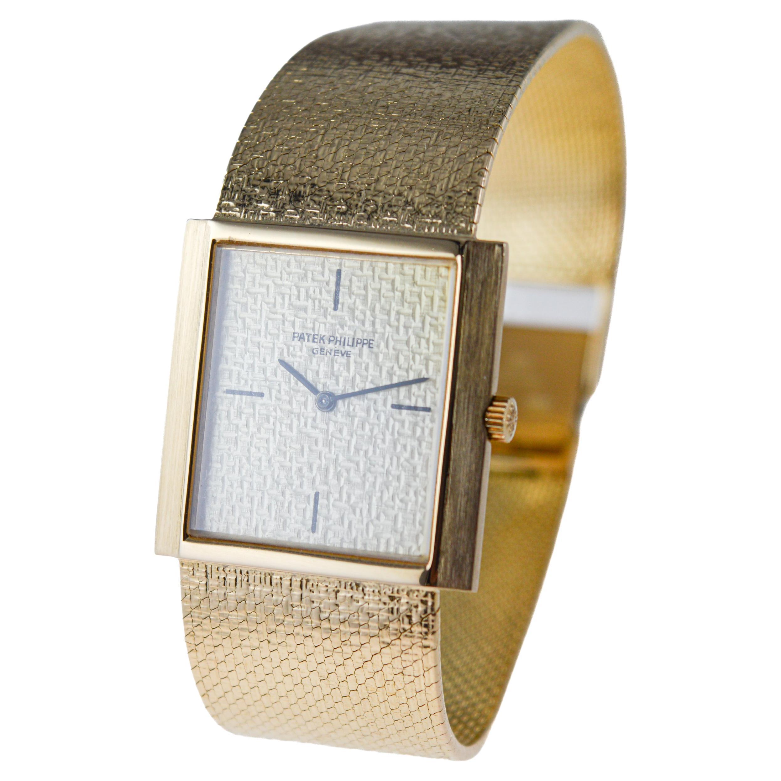Patek Philippe Ultra Thin, 18Kt Solid Gold Dress Watch circa 1980's In Excellent Condition For Sale In Long Beach, CA