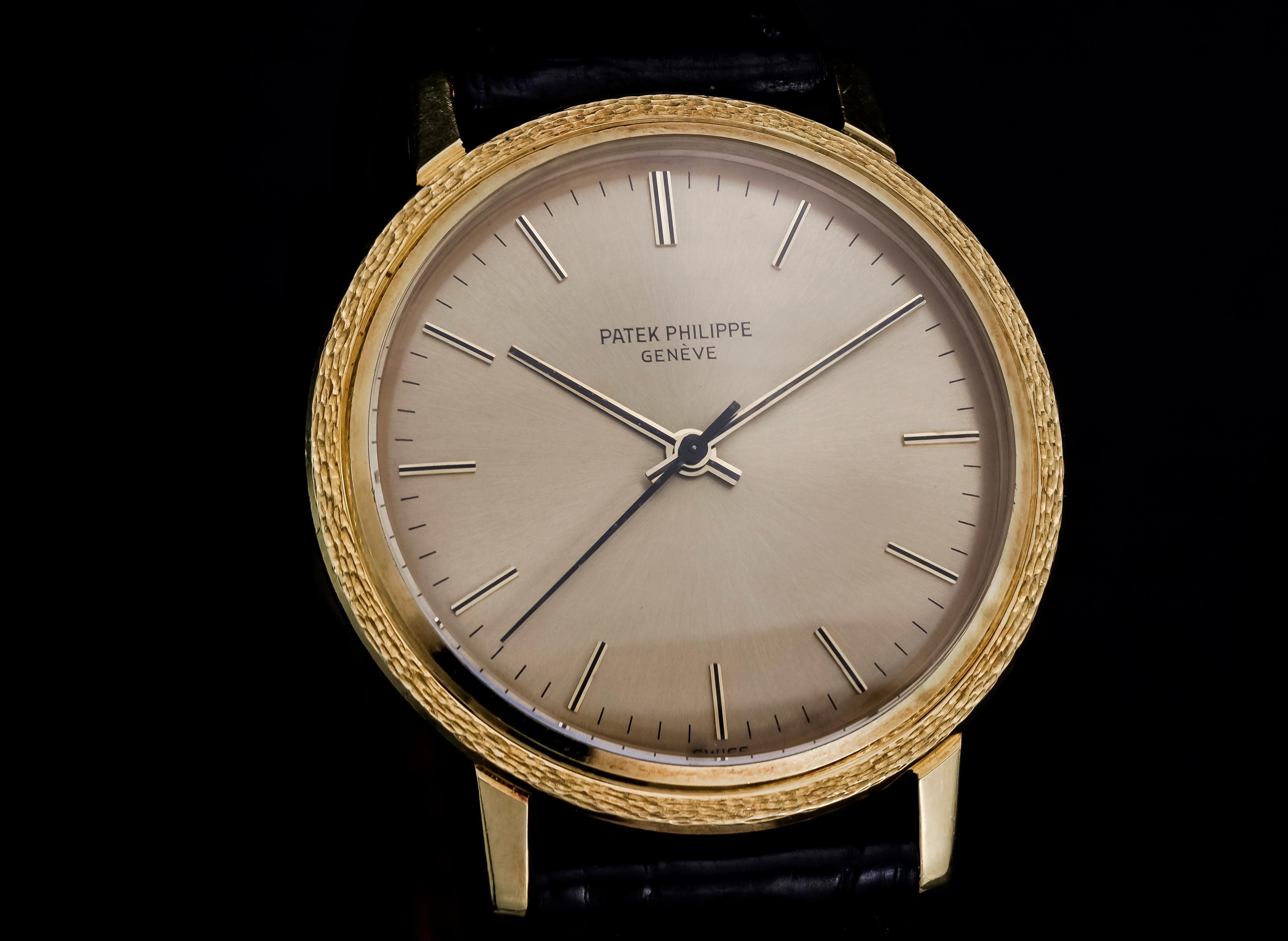 Patek Philippe vintage 18kt gold manual winding watch, 1970's

Comes with original Patek Philippe archive certificate paper, please see in pictures.

Case Diameter: 35 mm
Movement: 350; Self Winding
Movement No: 1.180.587
Case No: 2.684.887
Style: