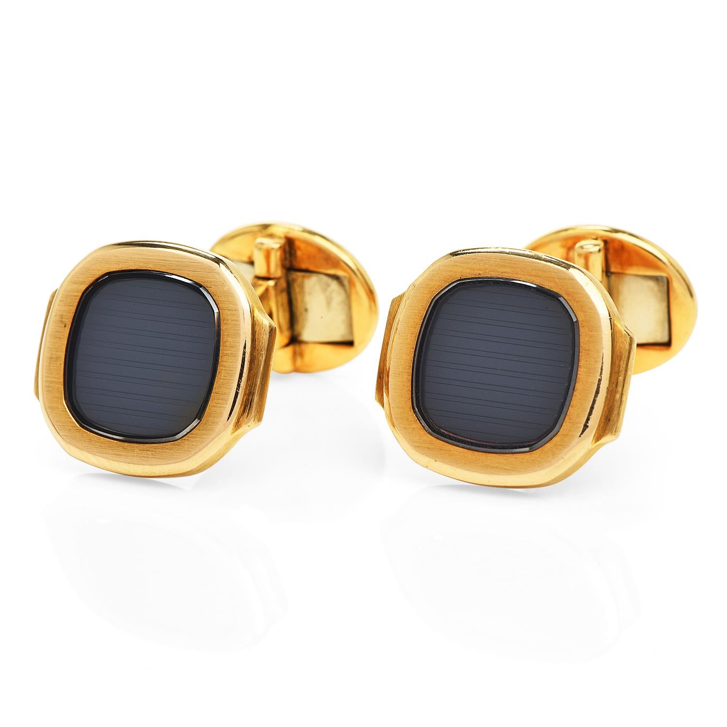 These Vintage collectable Patek Phillippe cufflinks were crafted in 18K yellow gold.

These Nautilus series Collectable CuffLinks have a 

 sapphire Gray crystal for the Nautilus series. 

Hallmarked and purity marked.

Remain in Excellent